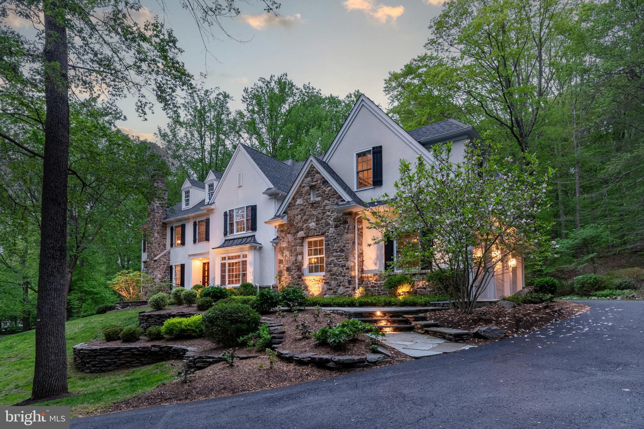 STONE MOUNT @ JERI - Residential