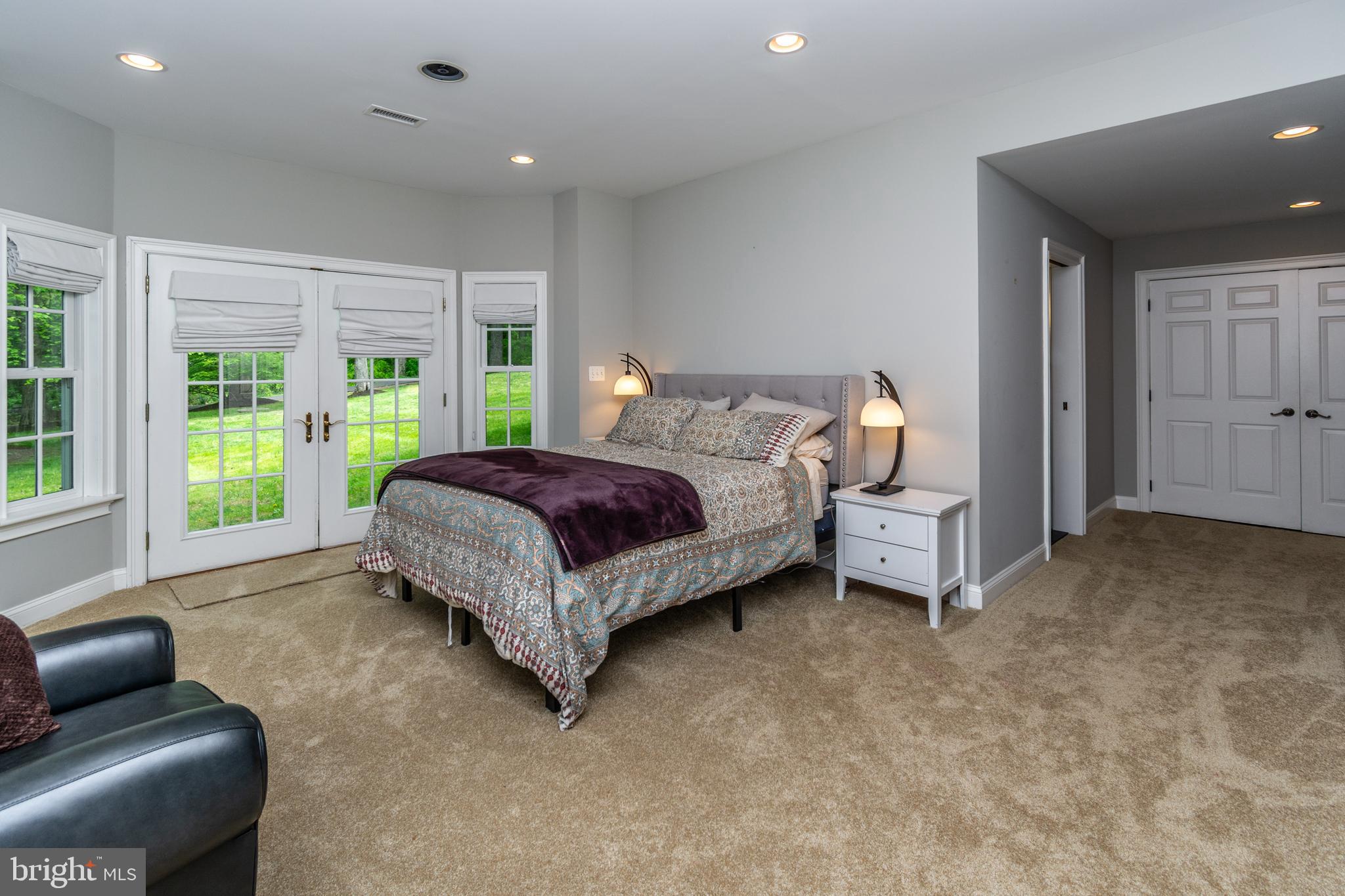 STONE MOUNT @ JERI - Residential