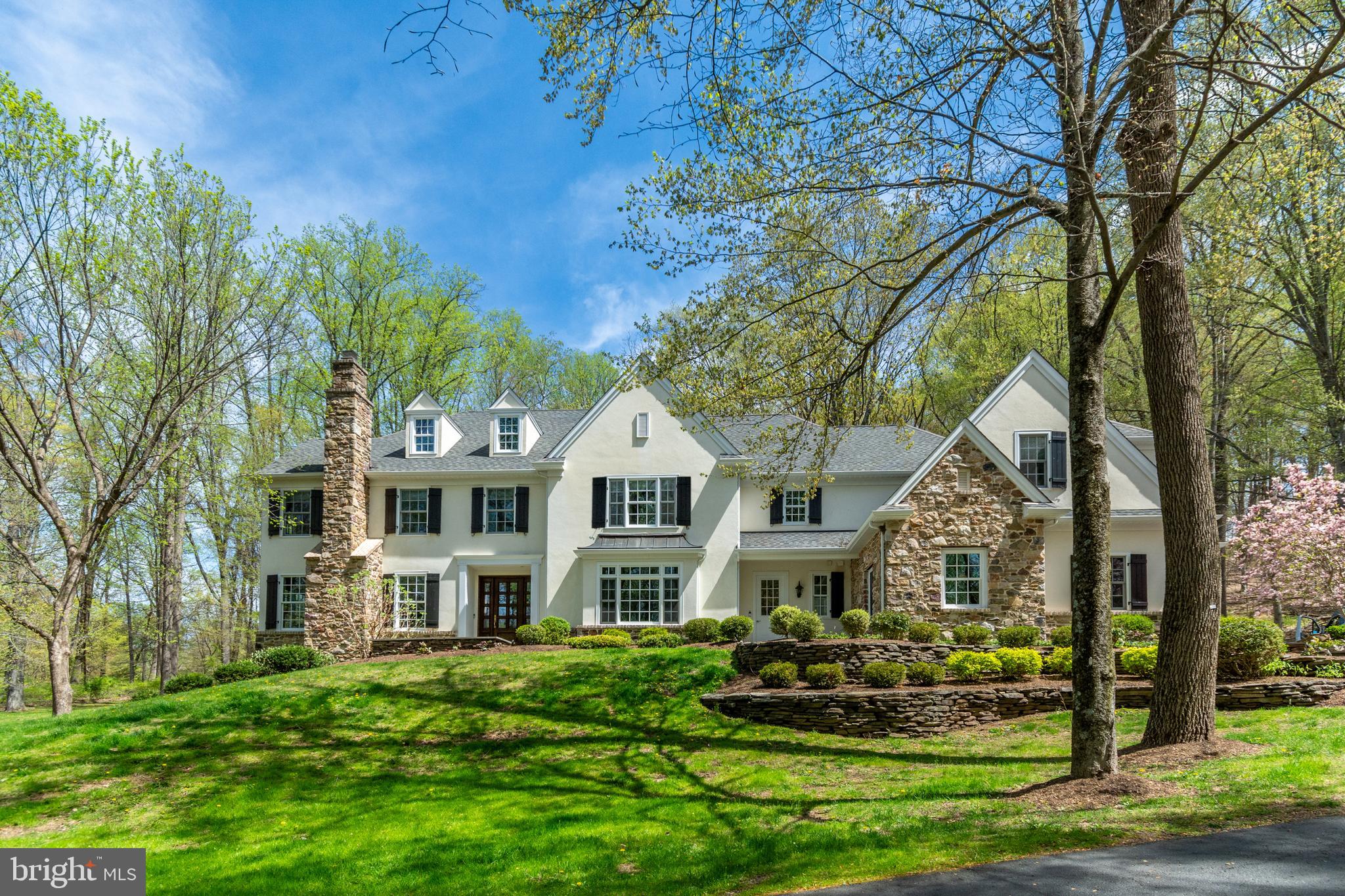 STONE MOUNT @ JERI - Residential