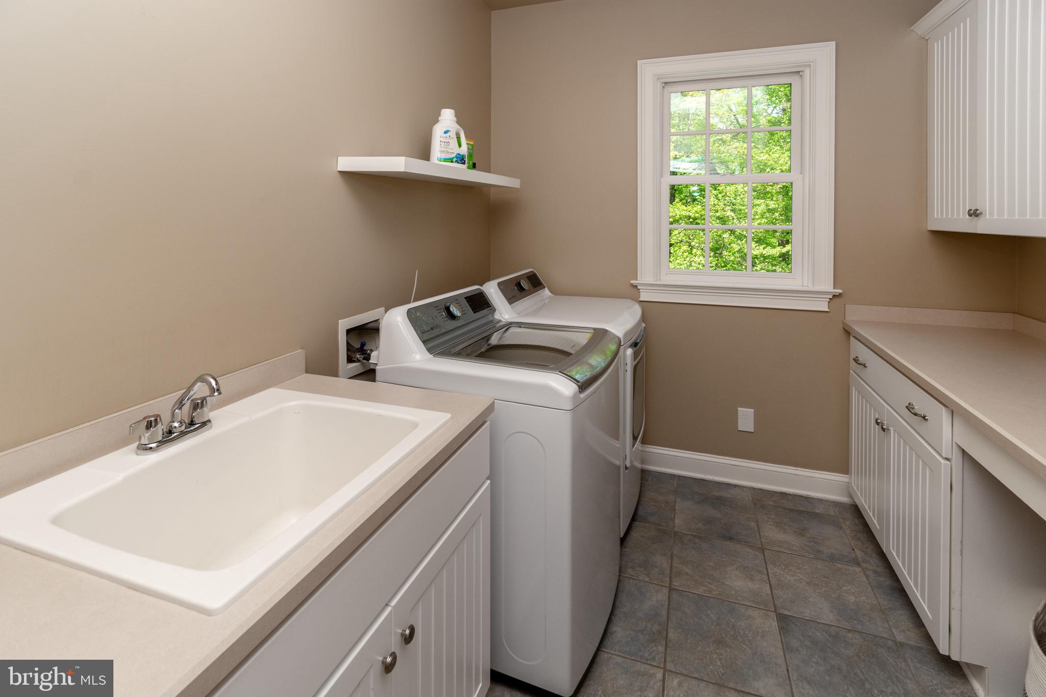 STONE MOUNT @ JERI - Residential