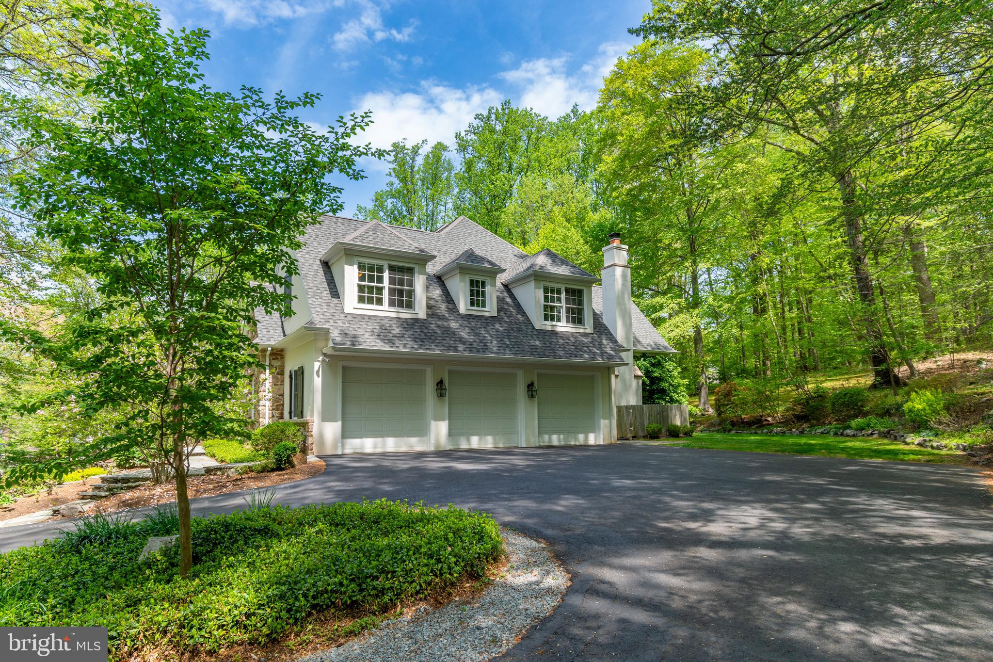 STONE MOUNT @ JERI - Residential