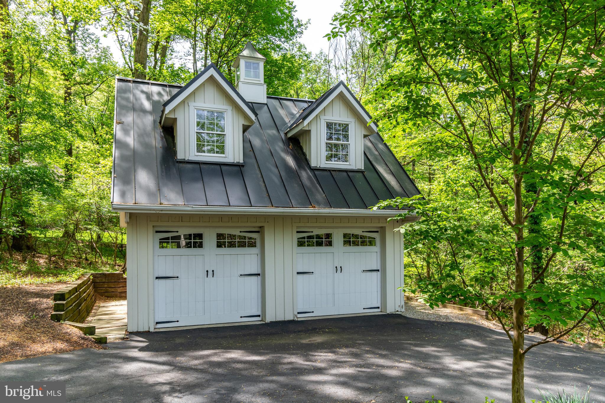 STONE MOUNT @ JERI - Residential