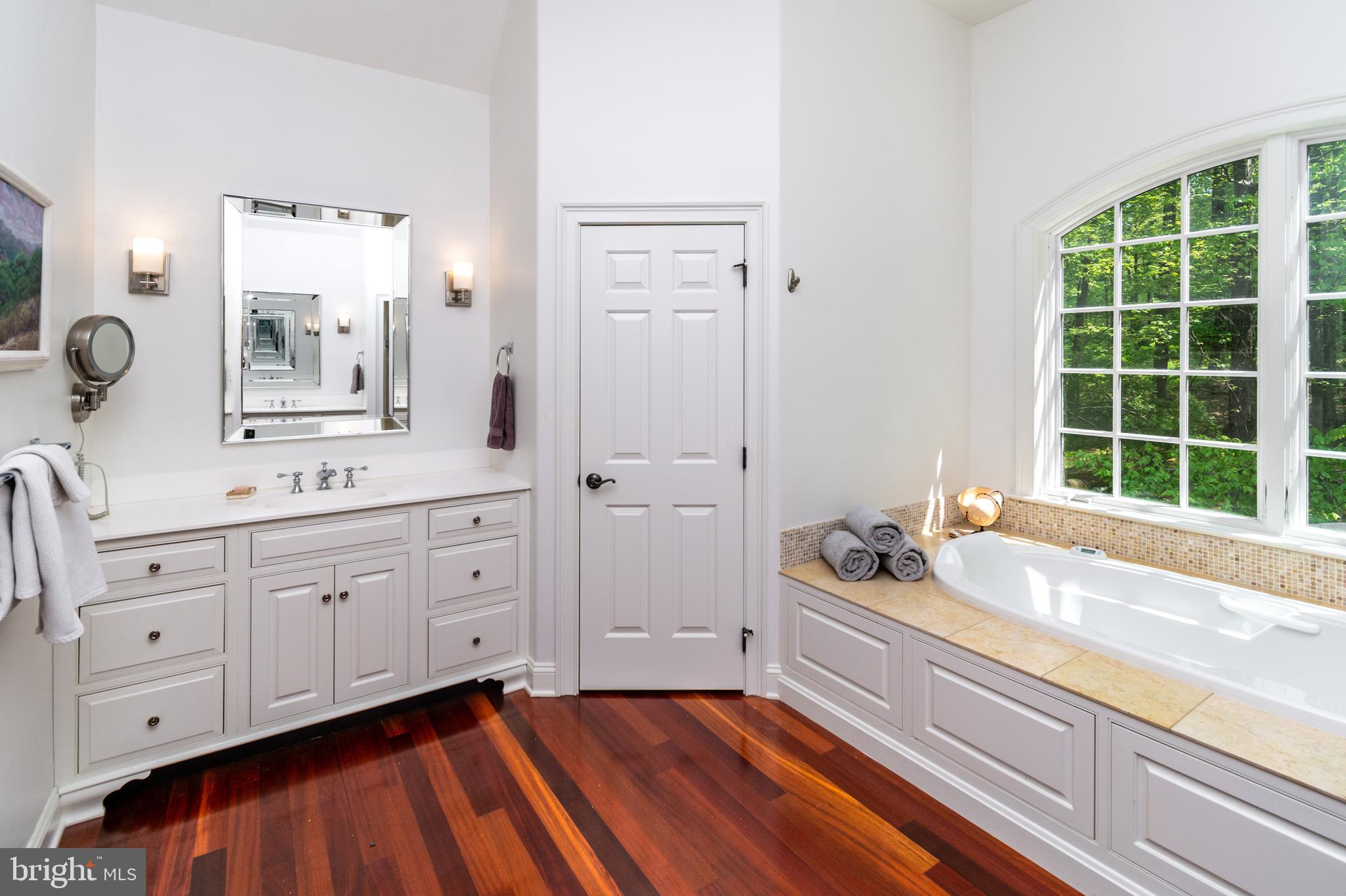 STONE MOUNT @ JERI - Residential