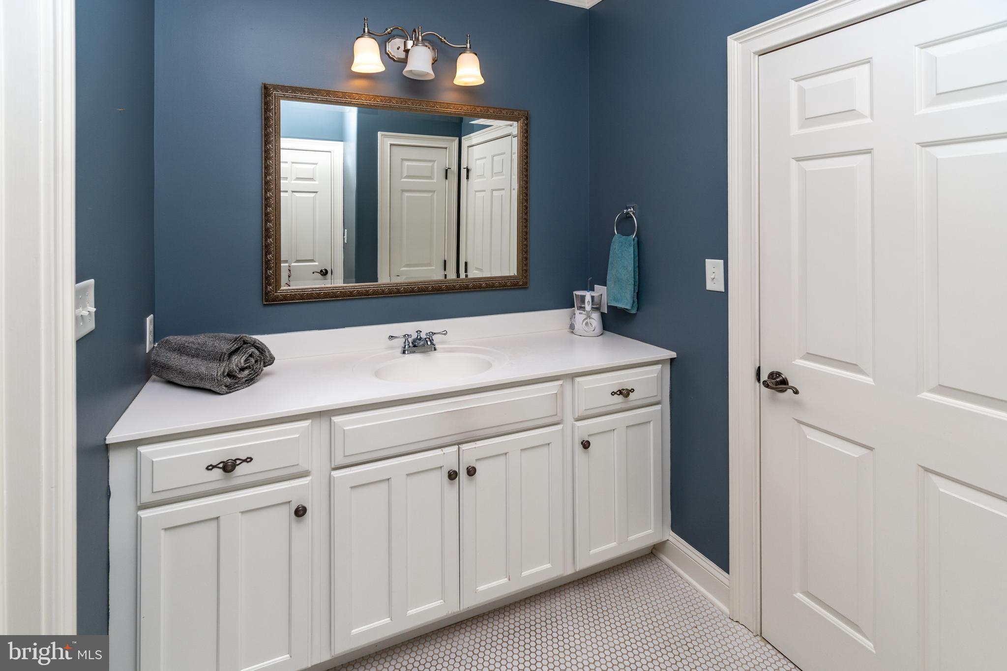 STONE MOUNT @ JERI - Residential