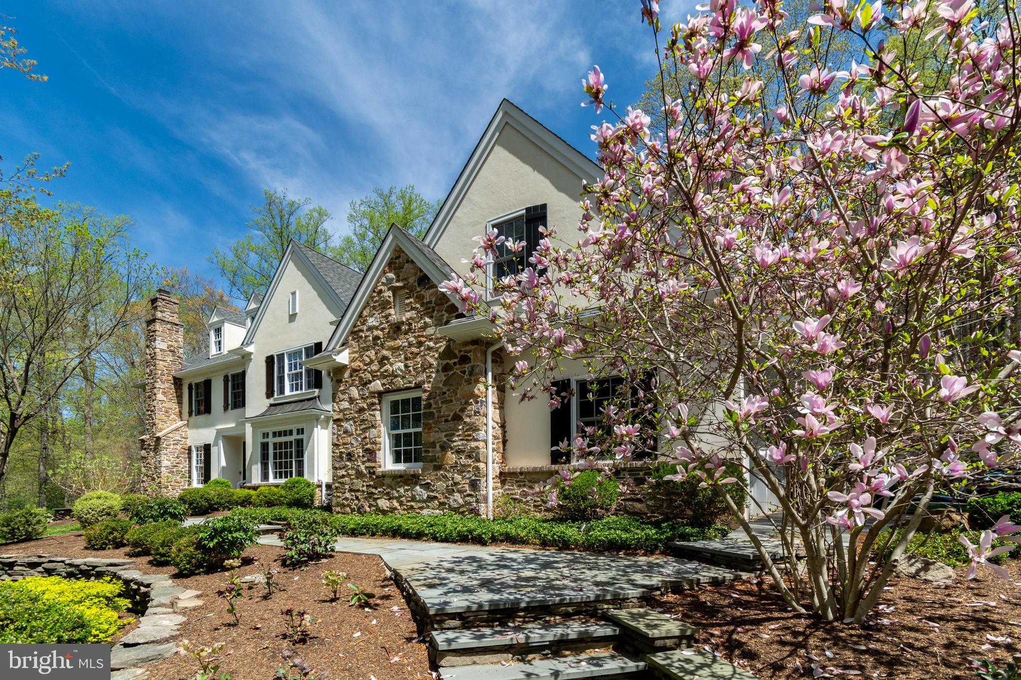 STONE MOUNT @ JERI - Residential