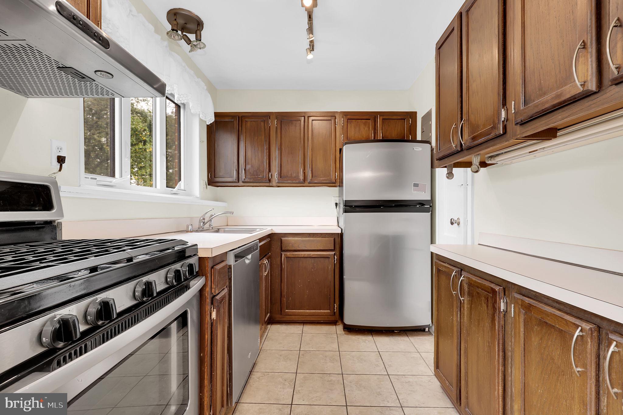 PARKSIDE CONDOMINIUMS - Residential