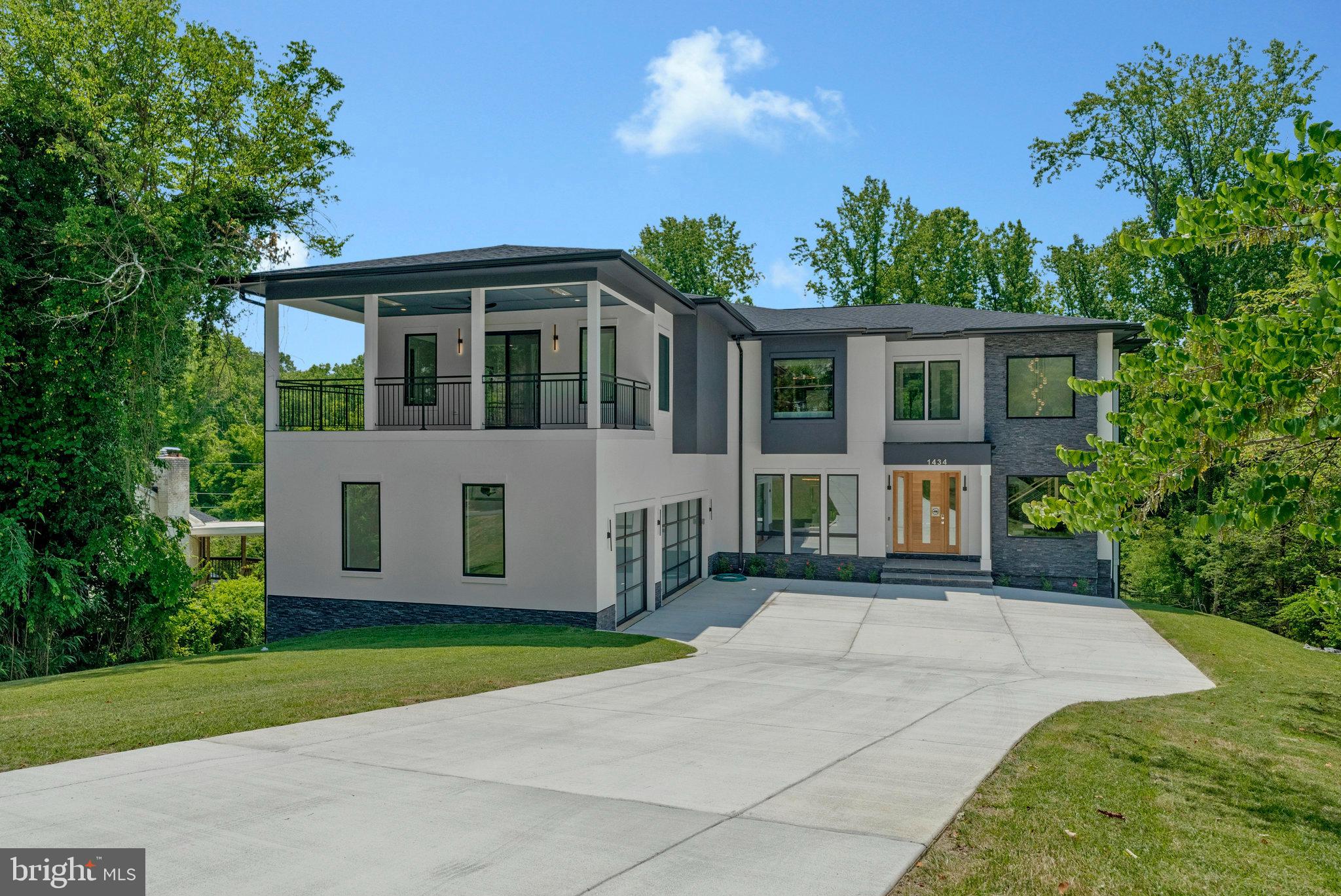 SALONA VILLAGE - Residential
