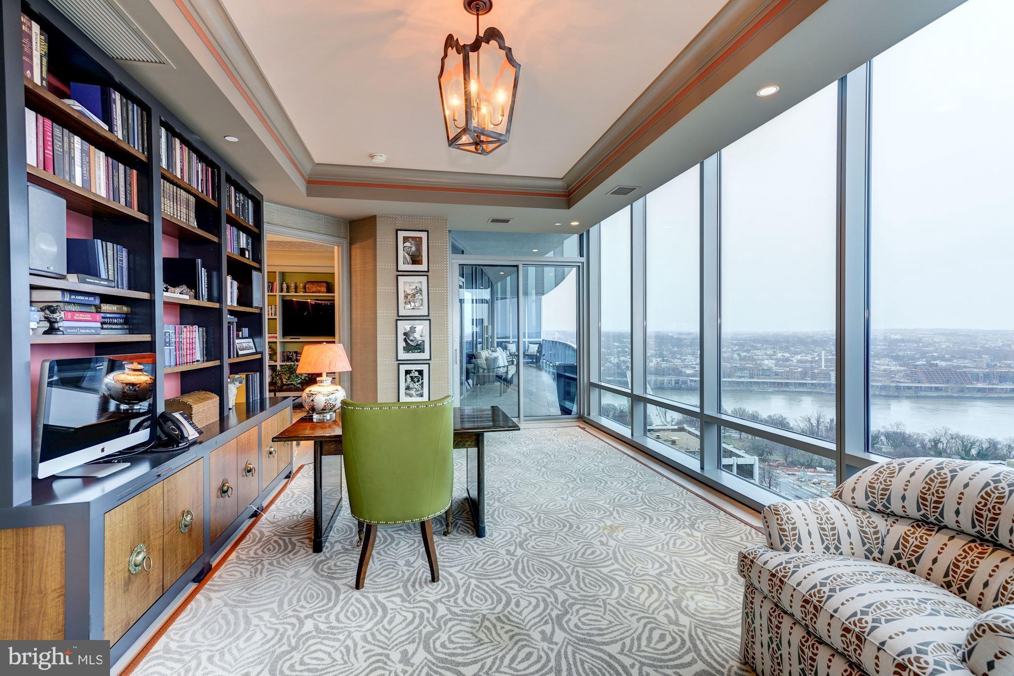 TURNBERRY TOWER - Residential