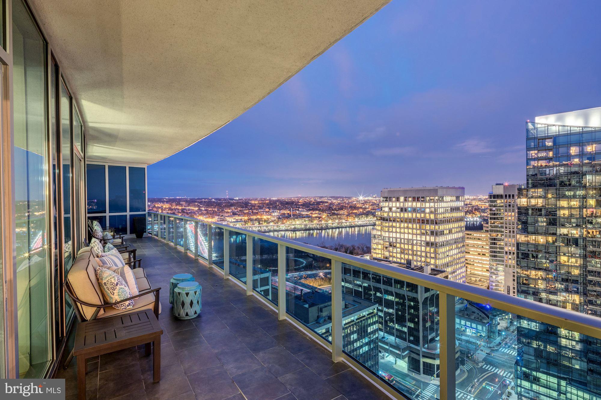 TURNBERRY TOWER - Residential