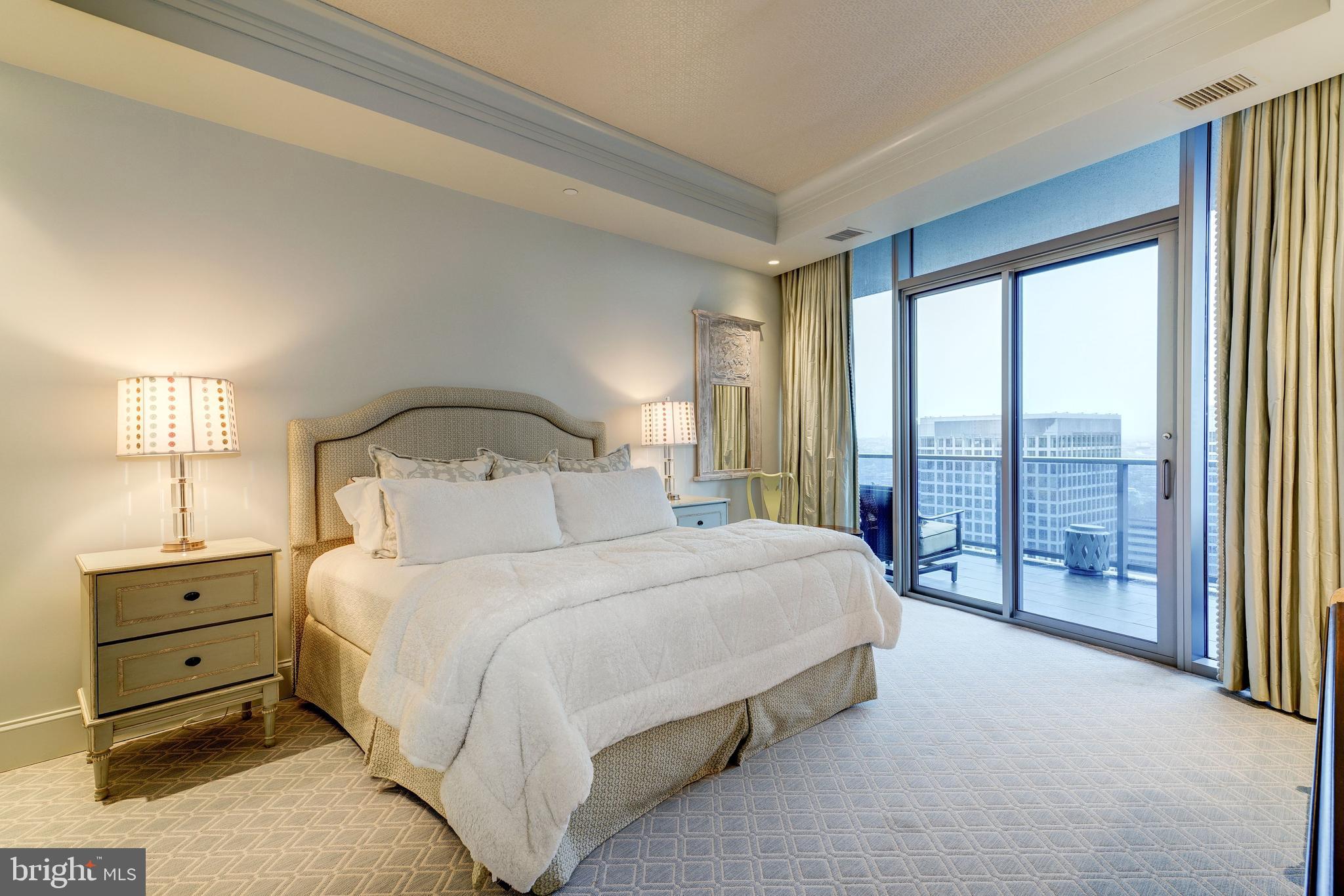 TURNBERRY TOWER - Residential