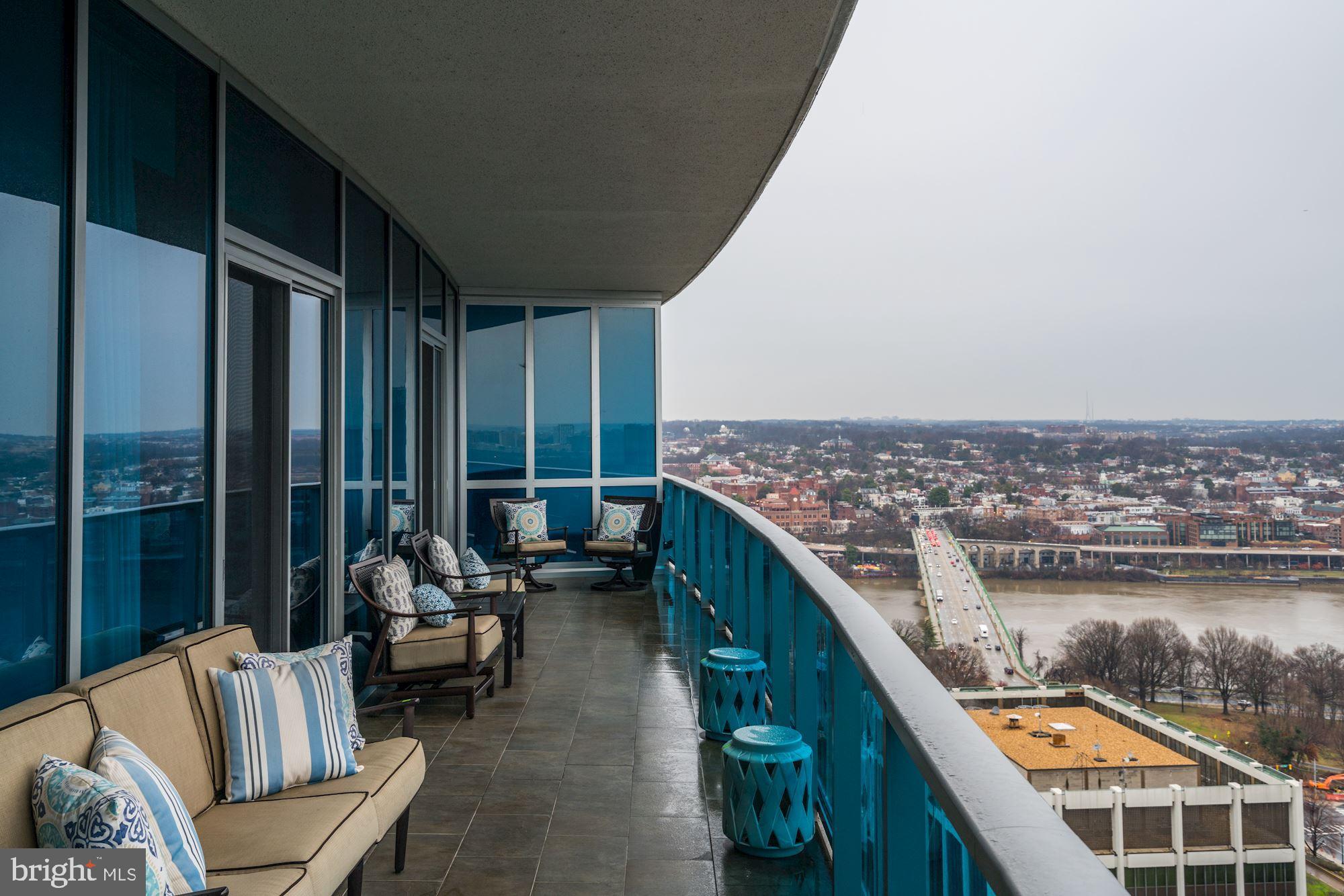 TURNBERRY TOWER - Residential