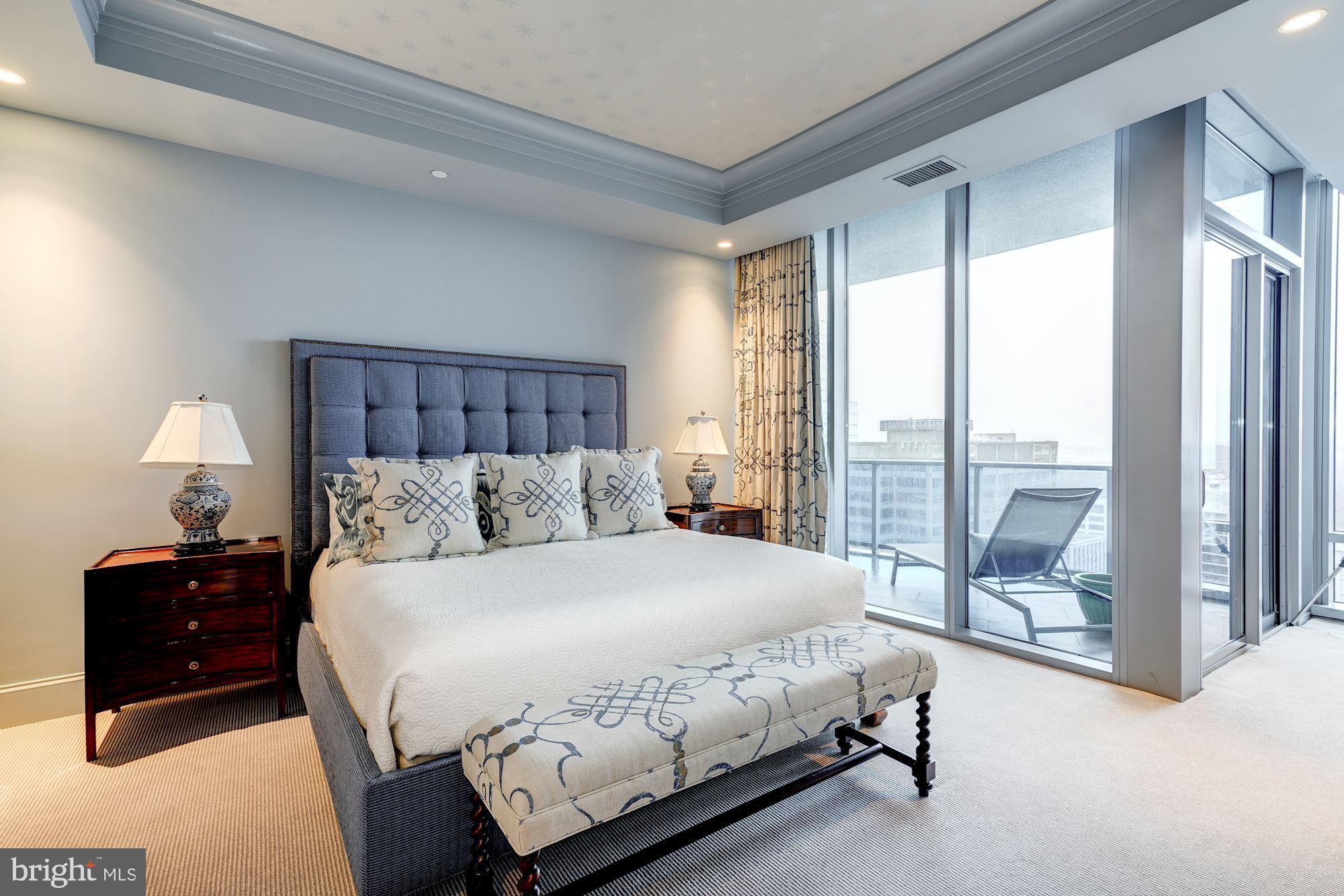 TURNBERRY TOWER - Residential