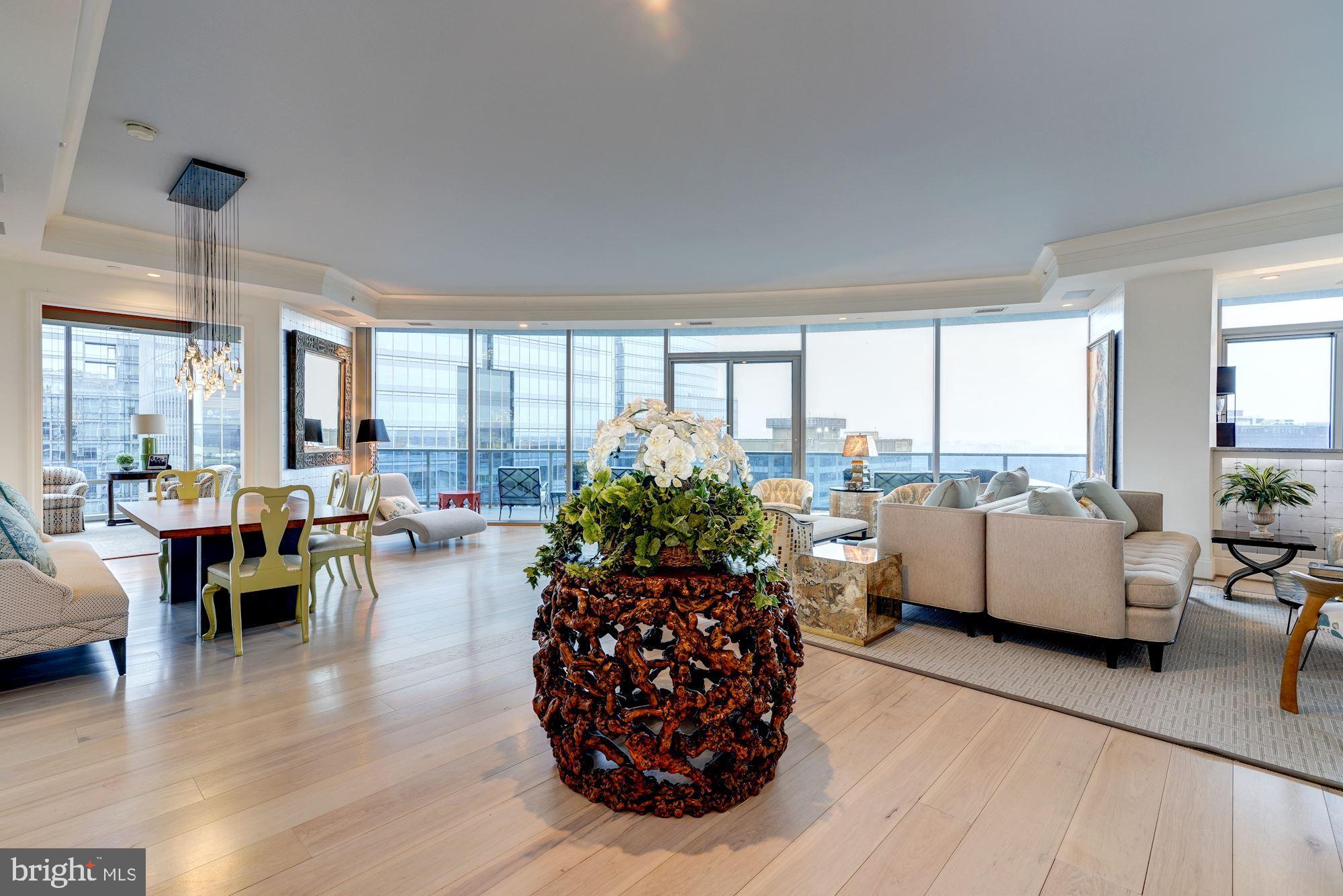 TURNBERRY TOWER - Residential