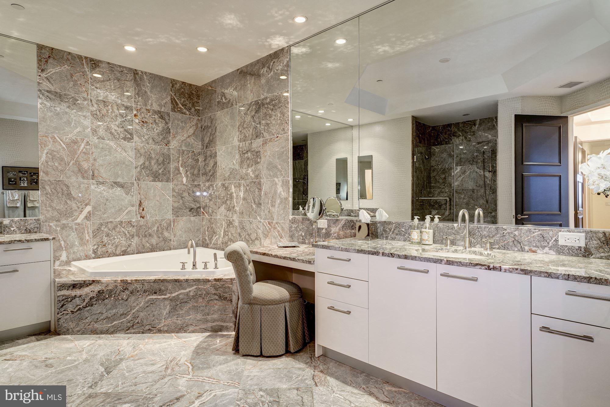 TURNBERRY TOWER - Residential