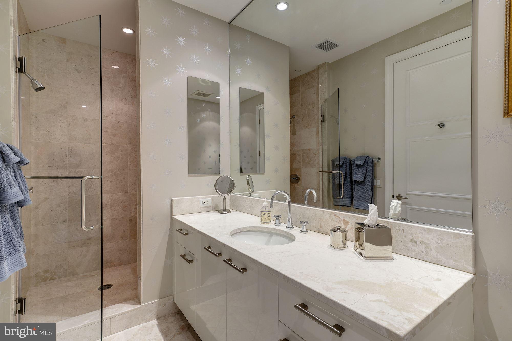 TURNBERRY TOWER - Residential