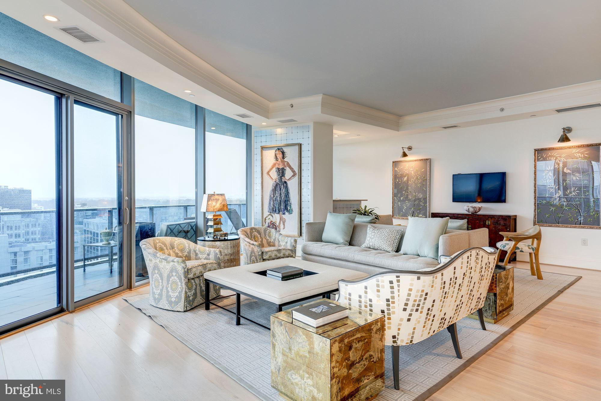 TURNBERRY TOWER - Residential