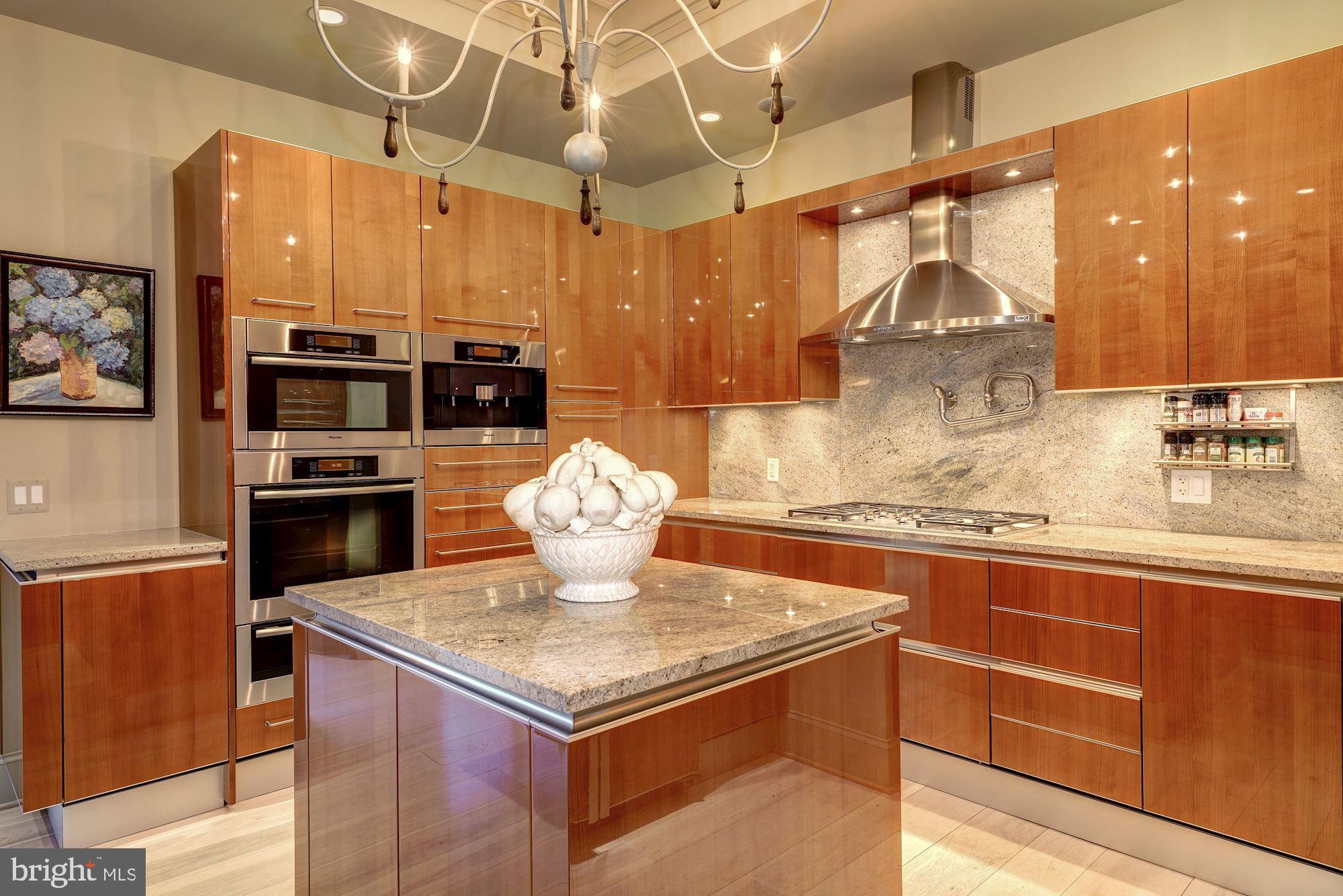 TURNBERRY TOWER - Residential