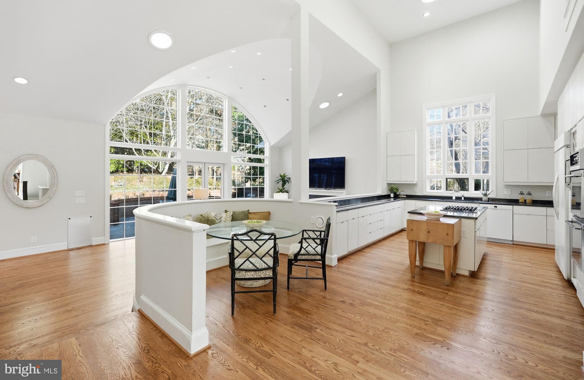 10033 CHARTWELL MANOR