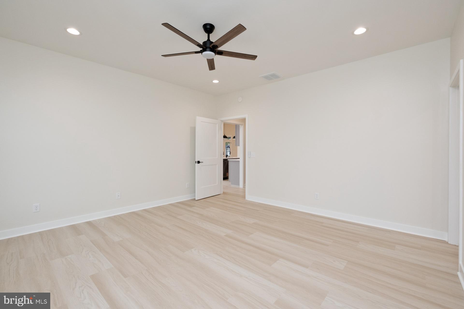 THE PONDS - Residential