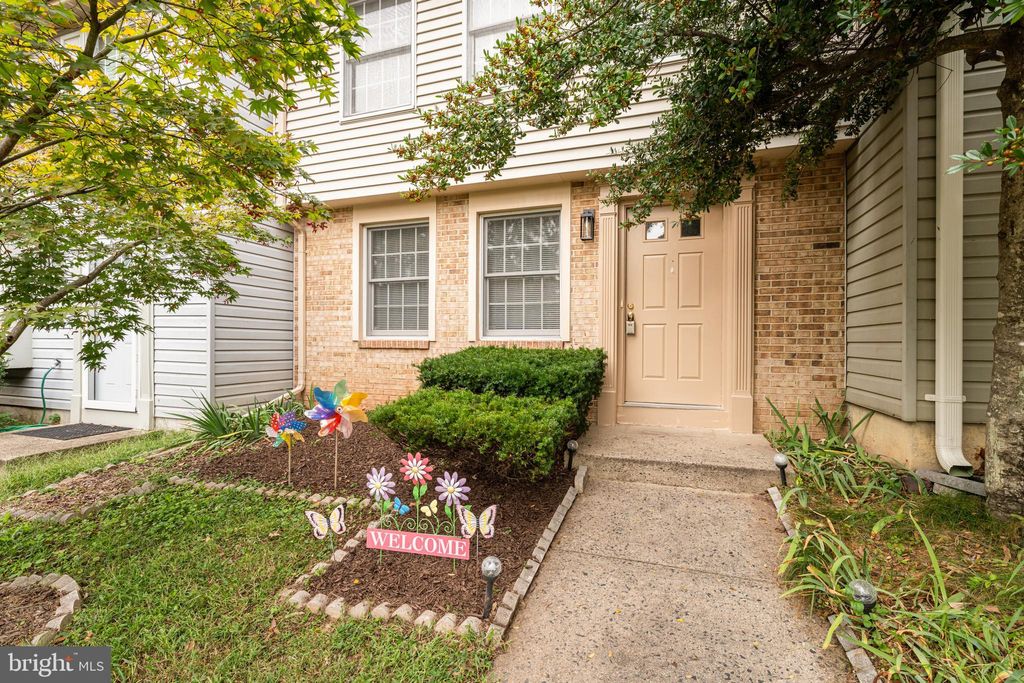 Photo of 6320 Lightburn Court, CENTREVILLE, VA 20120 (MLS # VAFX2268008)