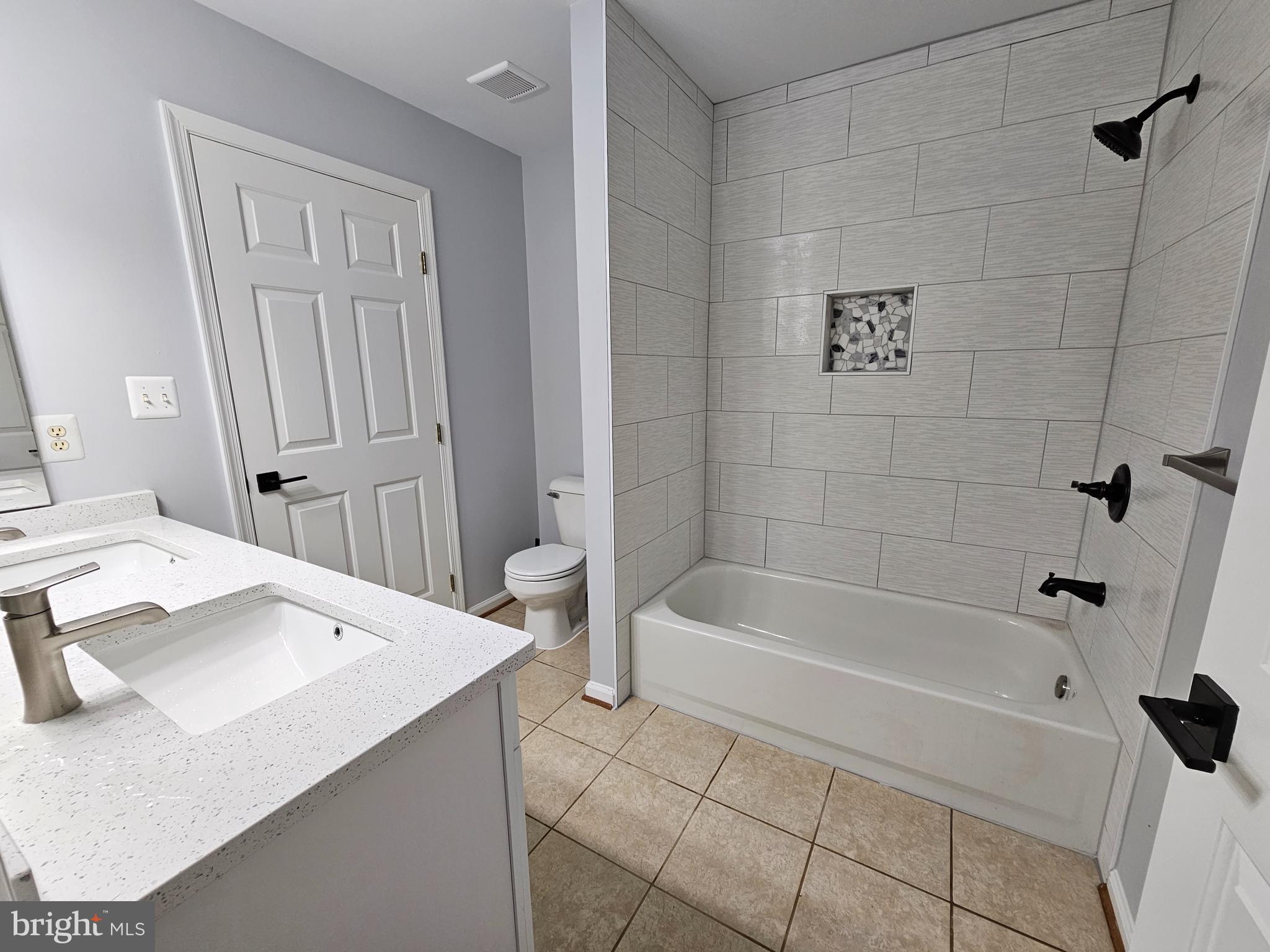 CENTRE RIDGE LAND BAY - Residential Lease