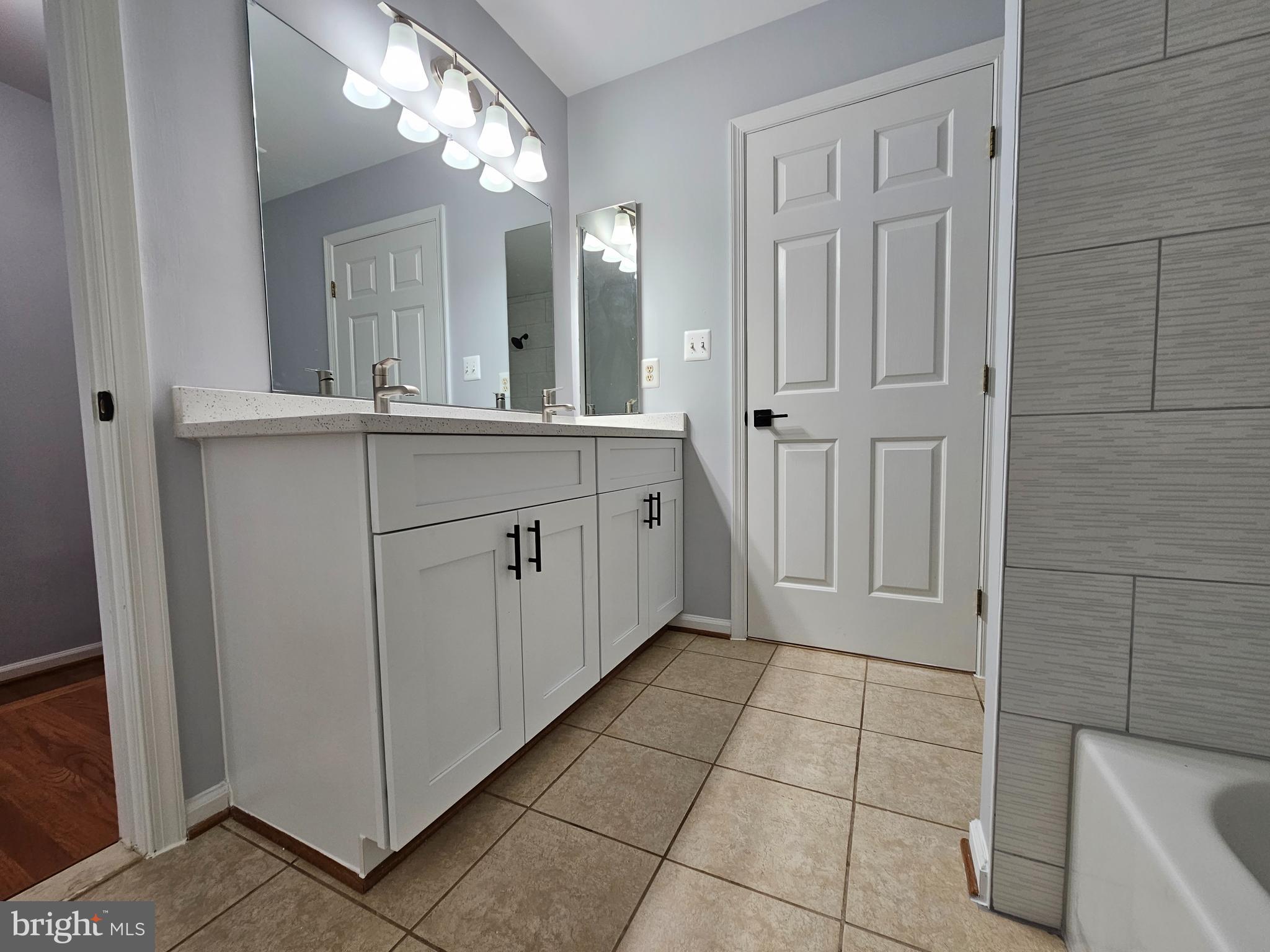 CENTRE RIDGE LAND BAY - Residential Lease