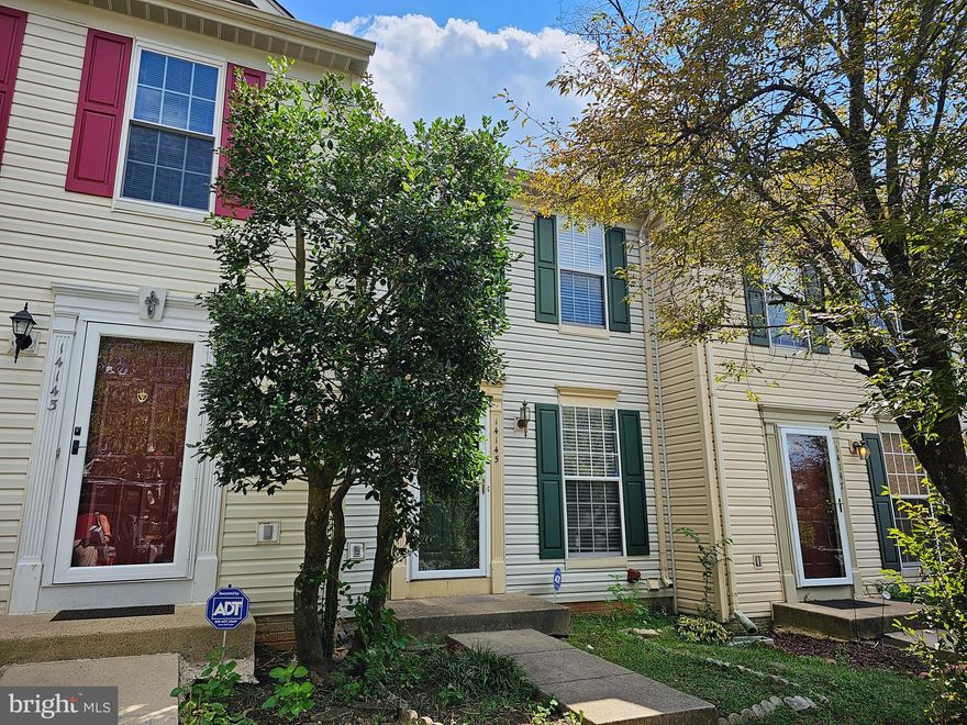 COME TO SEE THIS WONDERFUL SPACIOUS 2 BEDROOM 2.5 BATHROOM AVAILABLE AND READY TO MOVE-IN. BEST LOCATION SHOPPING CENTER, MOVIE THEATER, RESTAURANT. HARD-WOOD FLOOR THROUGHOUT THE MAIN LEVEL, NEW PAINT, NEW CARPET, NEW KITCHEN, NEW APPLIANCES AND NEW DECK. TOTALLY UPGRADED.