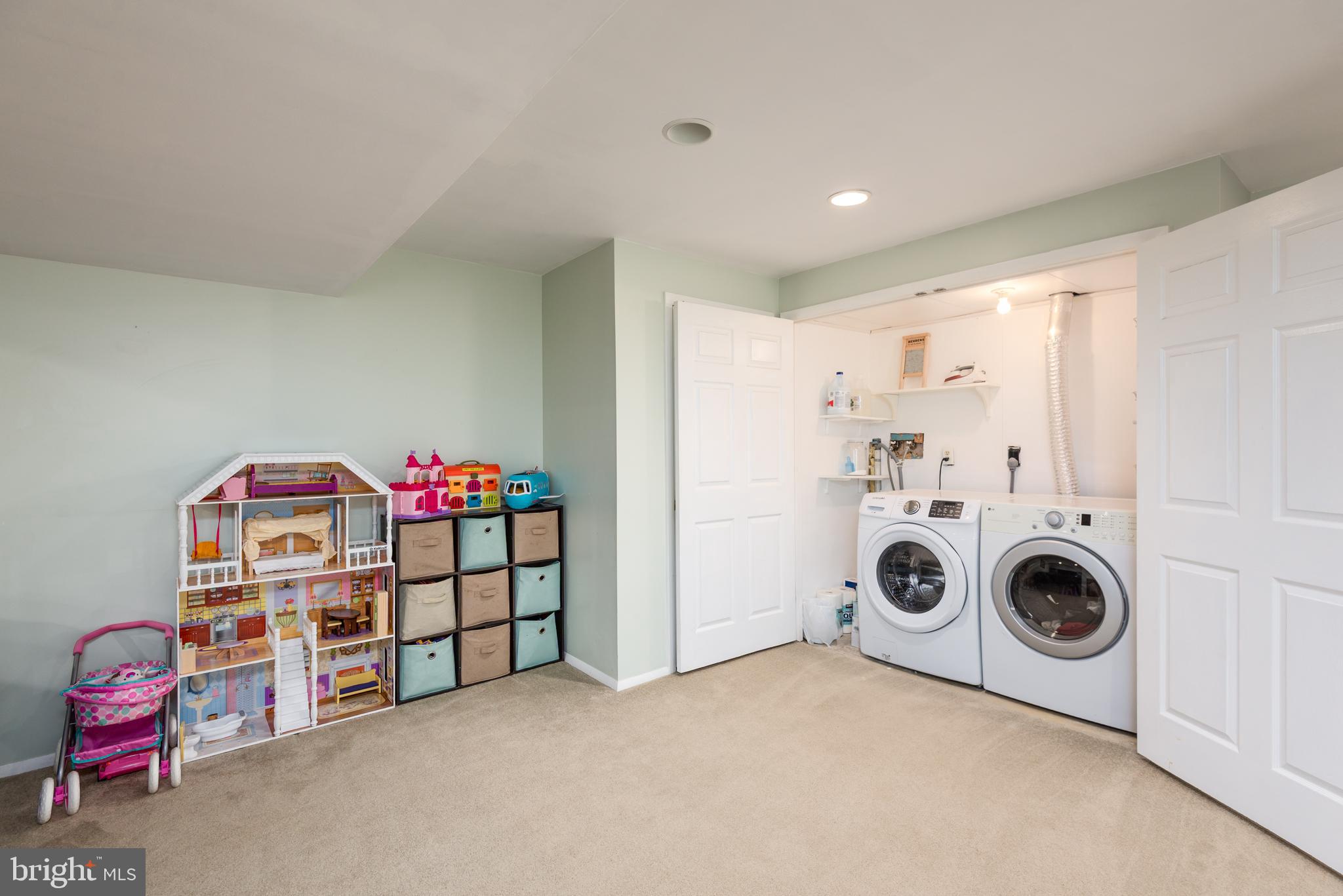 HUNTERS POINTE - Residential