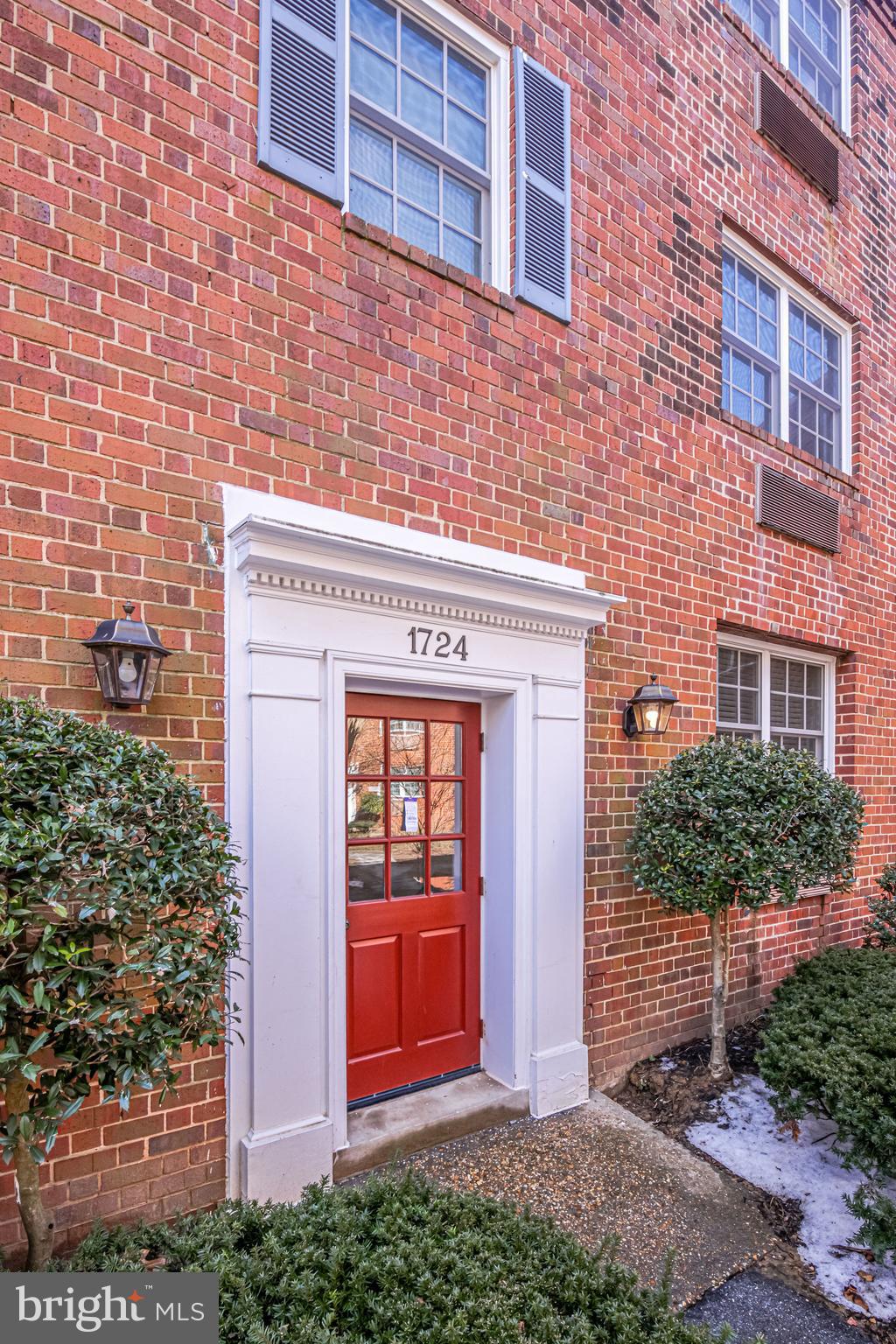 POTOWMACK CROSSING - Residential Lease