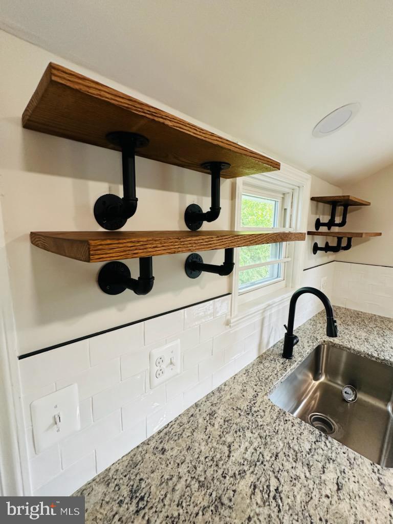 FUNKSTOWN - Residential Lease