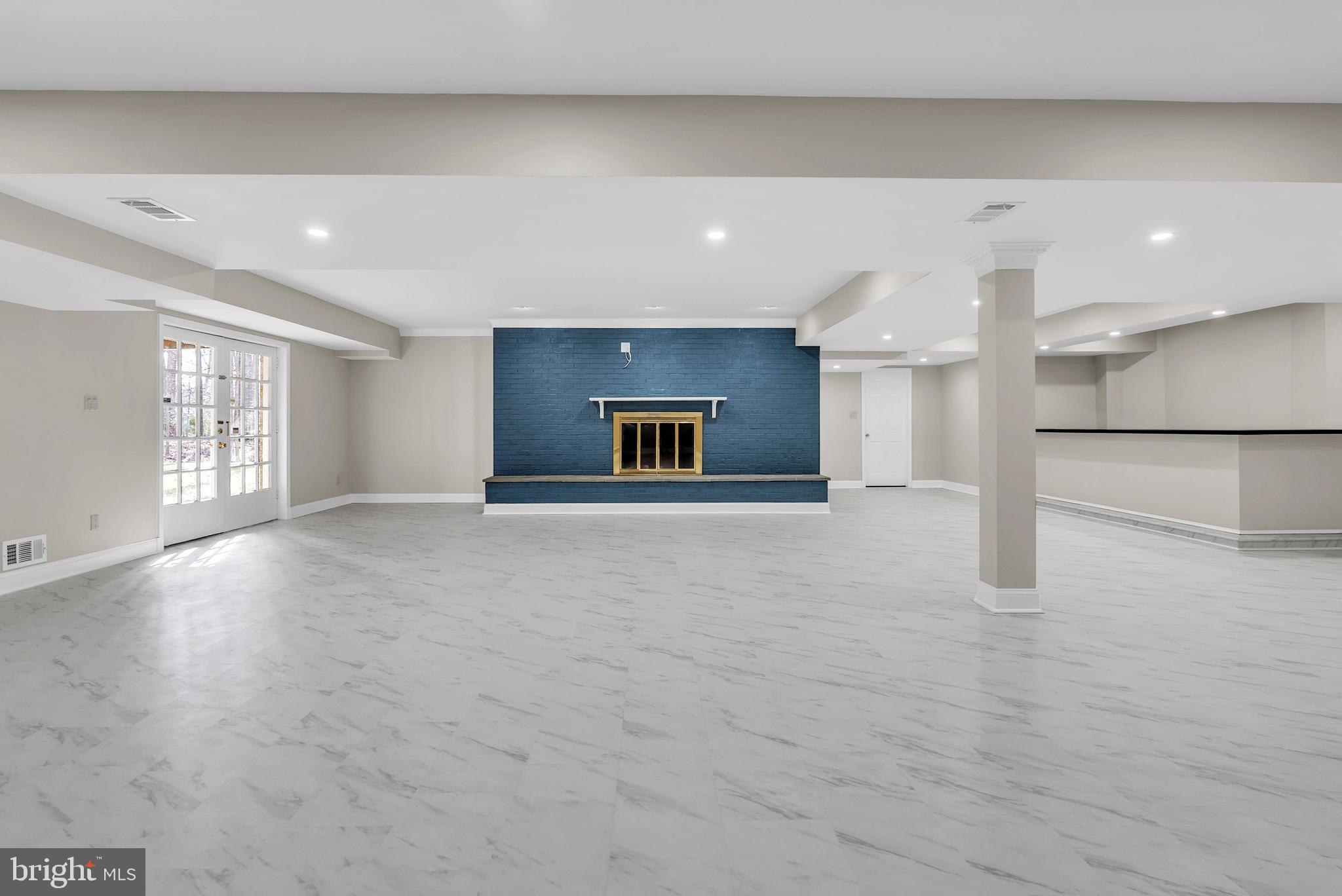 POTOMAC OUTSIDE - Residential Lease