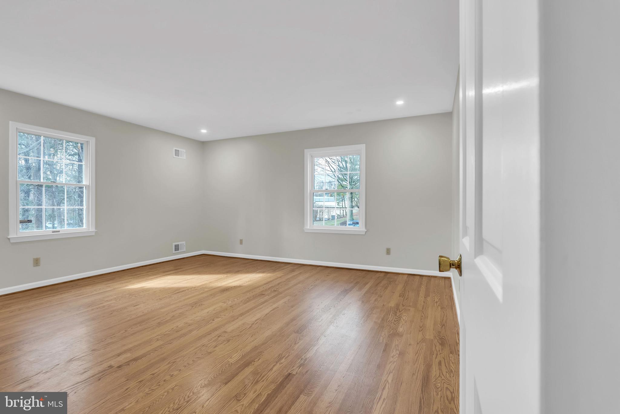 POTOMAC OUTSIDE - Residential Lease