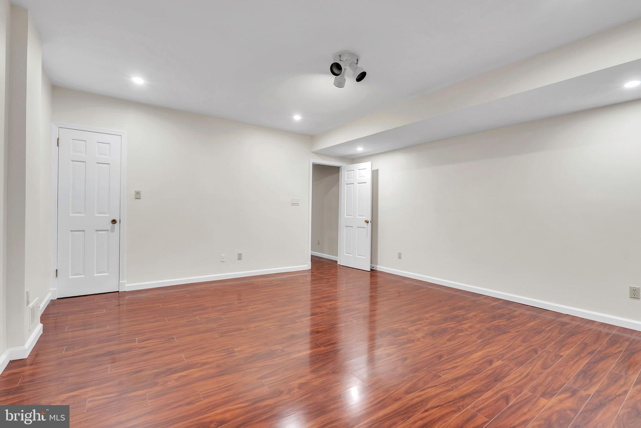 POTOMAC OUTSIDE - Residential Lease