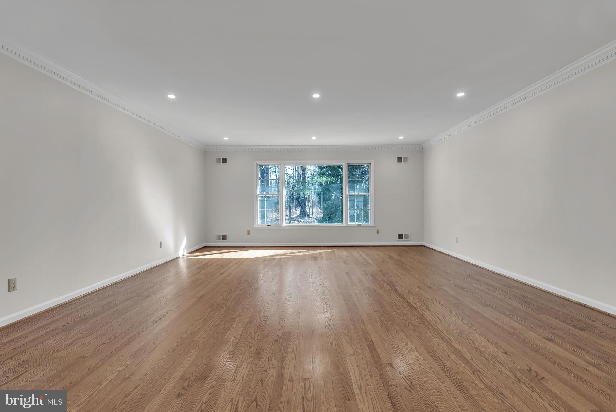 POTOMAC OUTSIDE - Residential Lease