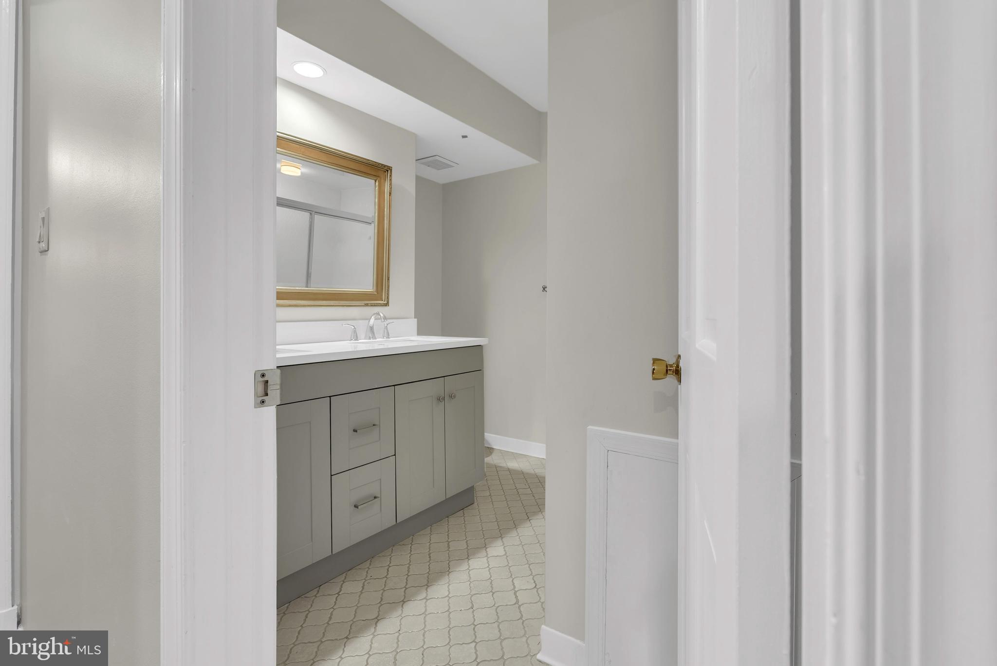 POTOMAC OUTSIDE - Residential Lease