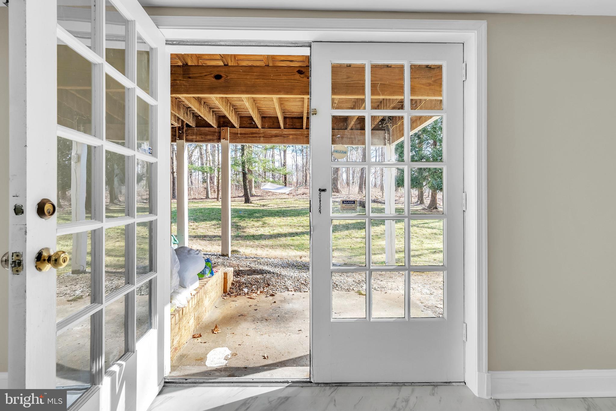 POTOMAC OUTSIDE - Residential Lease