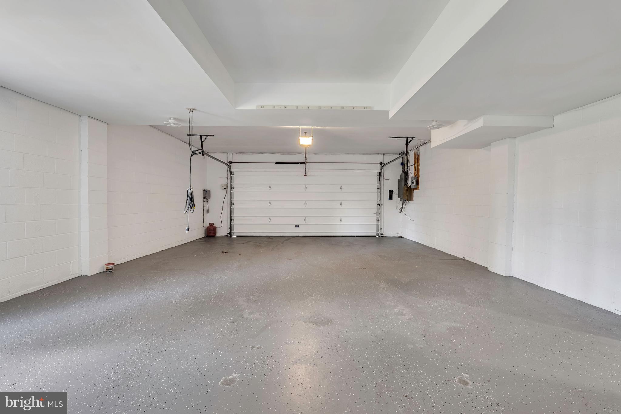 POTOMAC OUTSIDE - Residential Lease