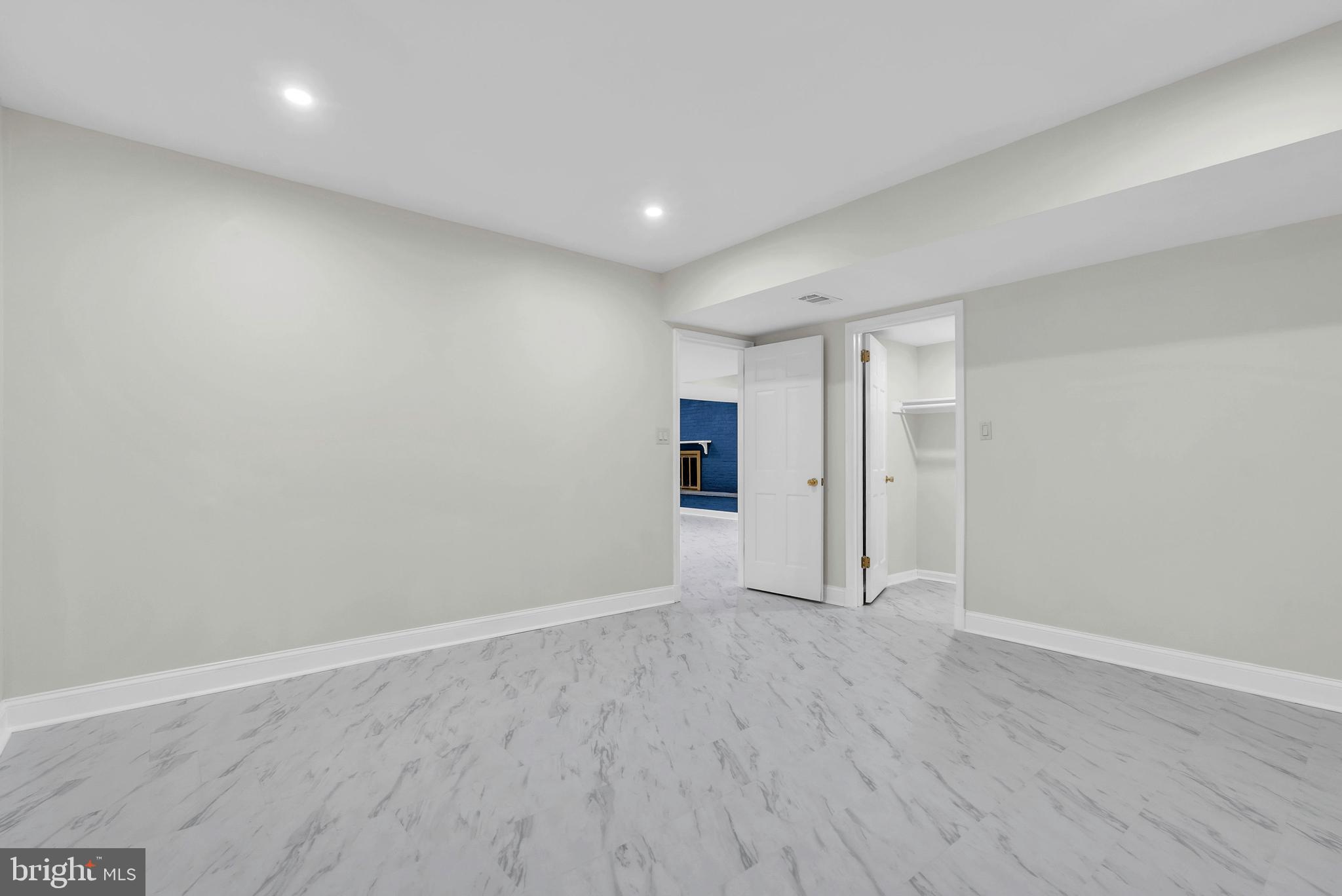 POTOMAC OUTSIDE - Residential Lease