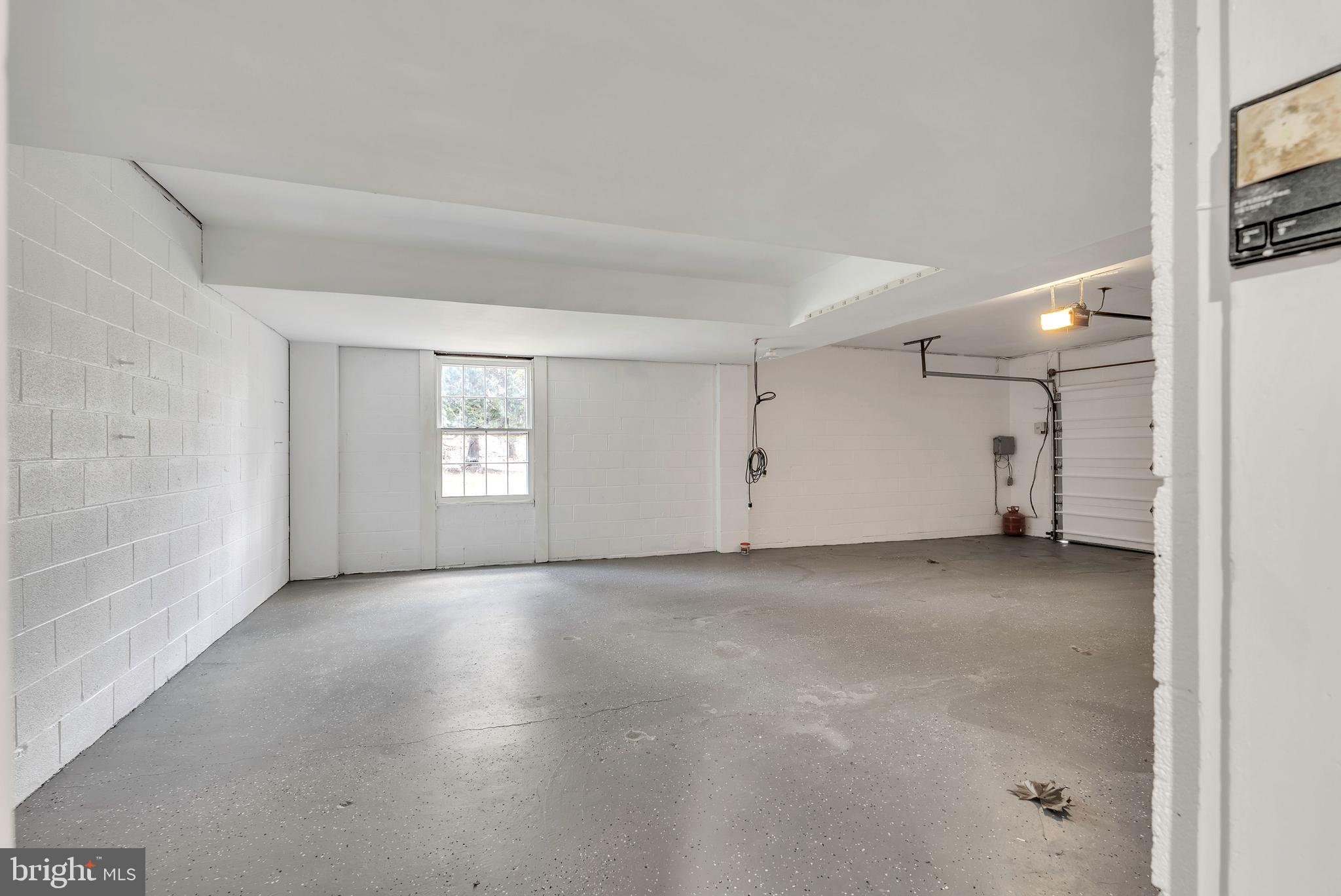 POTOMAC OUTSIDE - Residential Lease