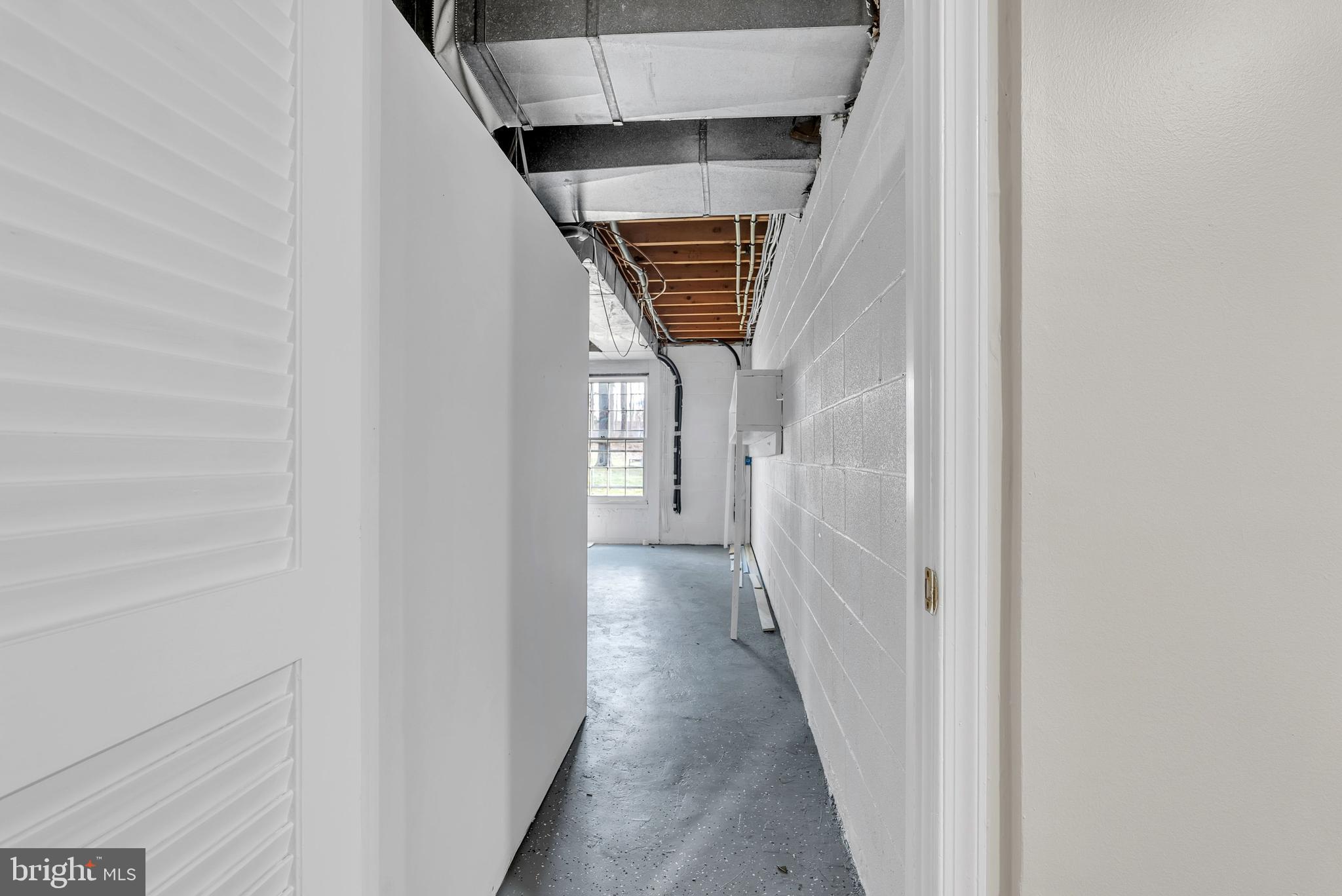 POTOMAC OUTSIDE - Residential Lease