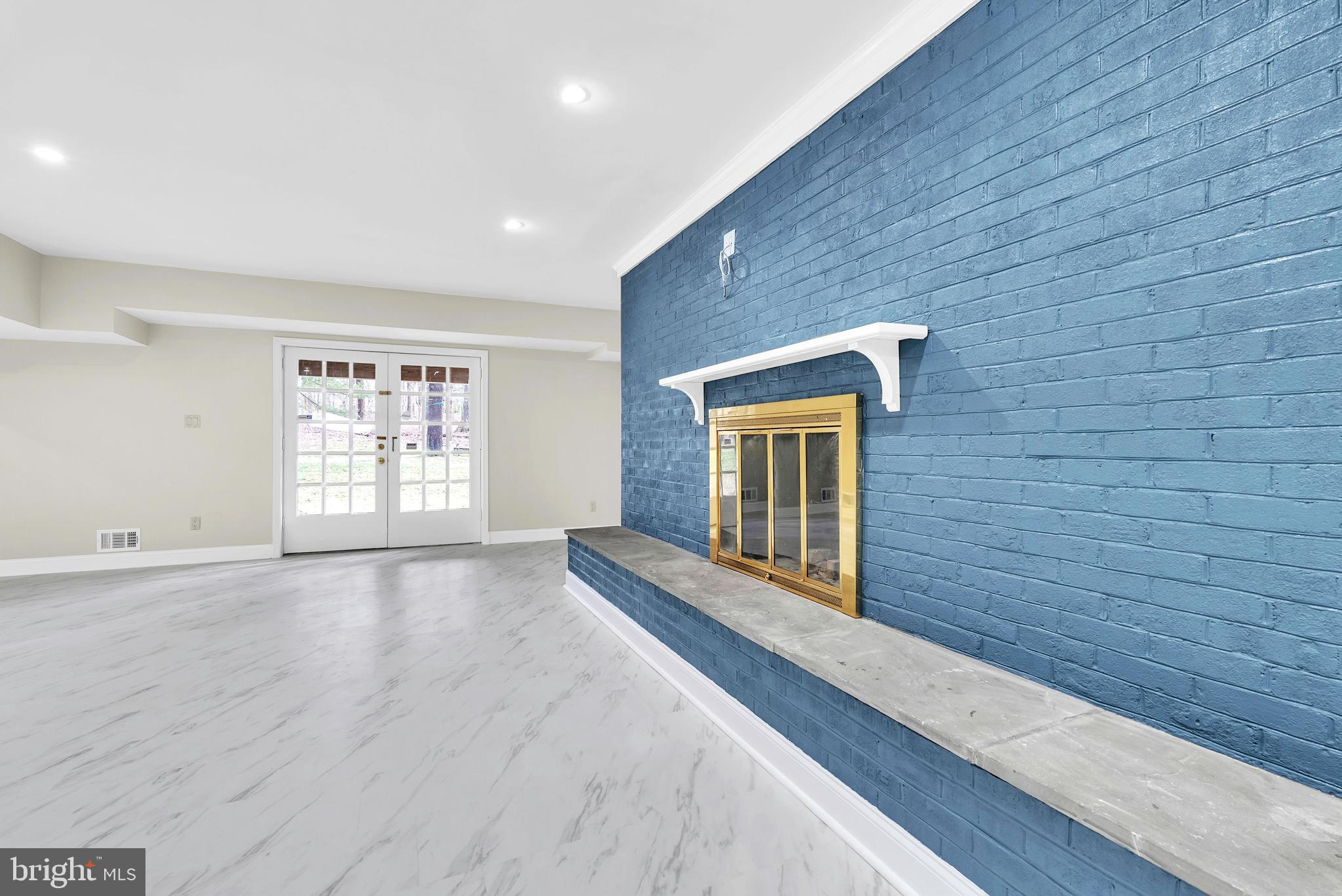 POTOMAC OUTSIDE - Residential Lease