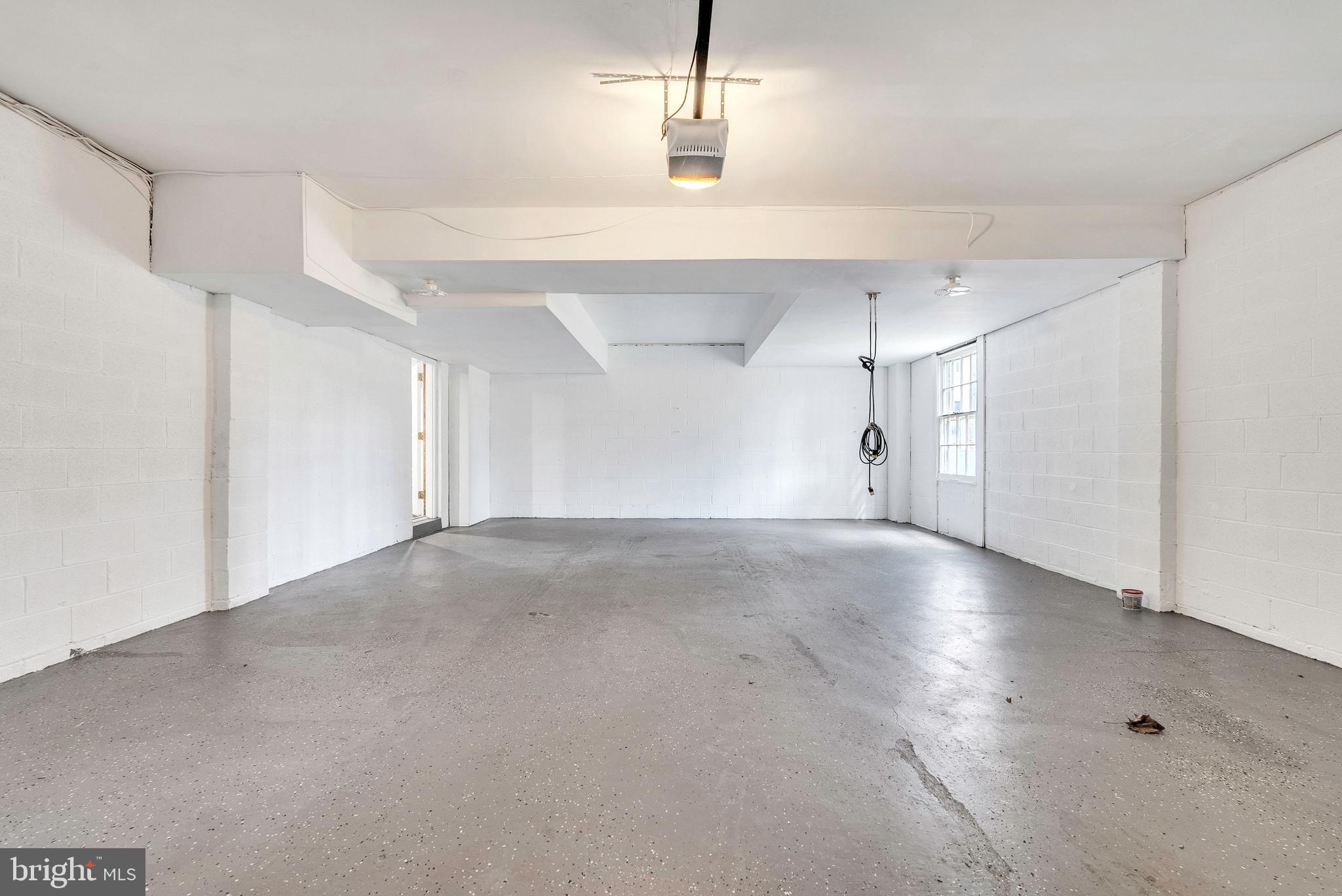 POTOMAC OUTSIDE - Residential Lease