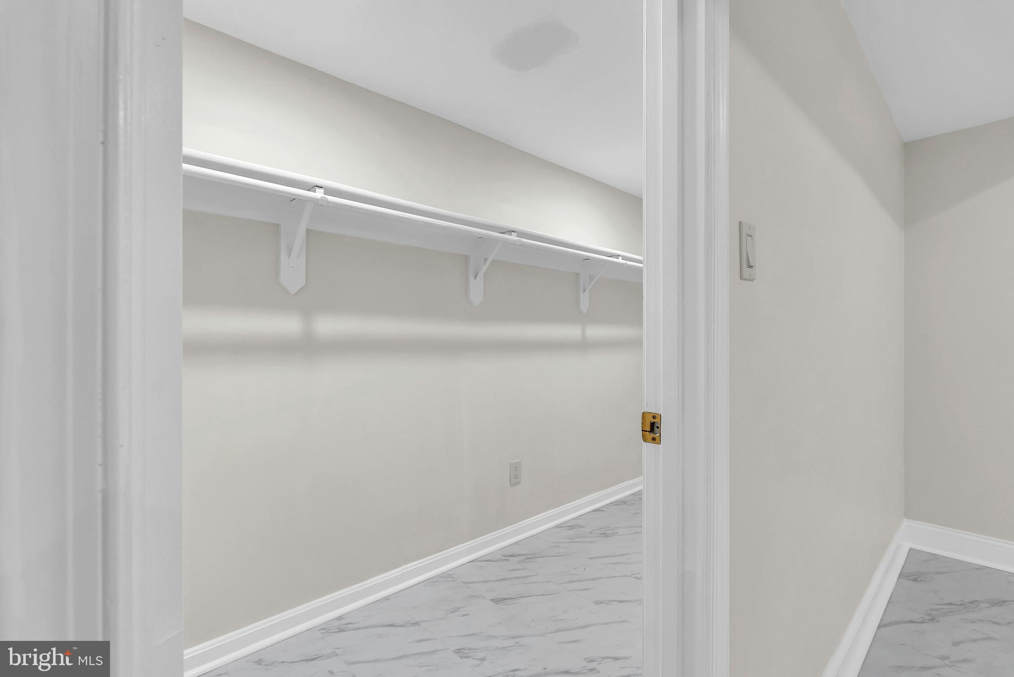 POTOMAC OUTSIDE - Residential Lease