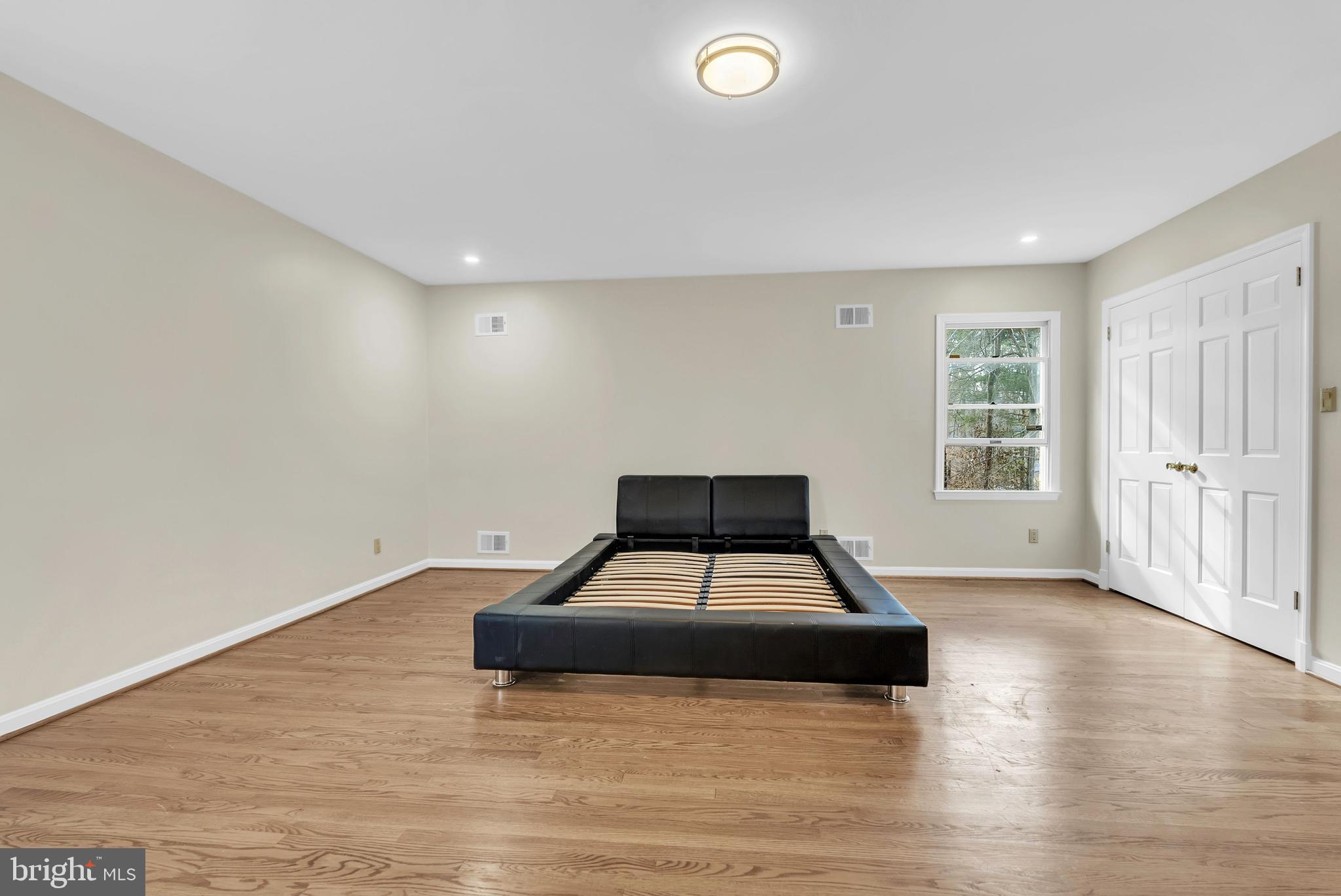 POTOMAC OUTSIDE - Residential Lease