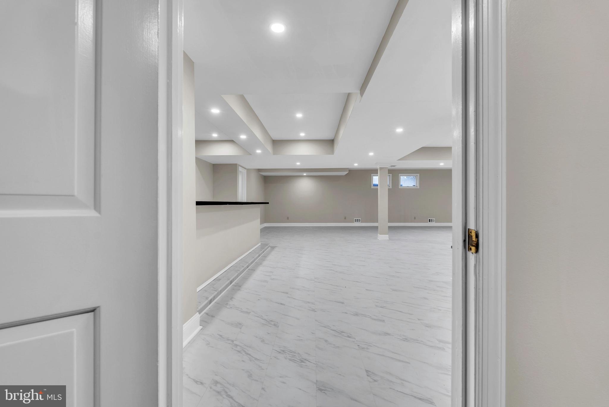 POTOMAC OUTSIDE - Residential Lease