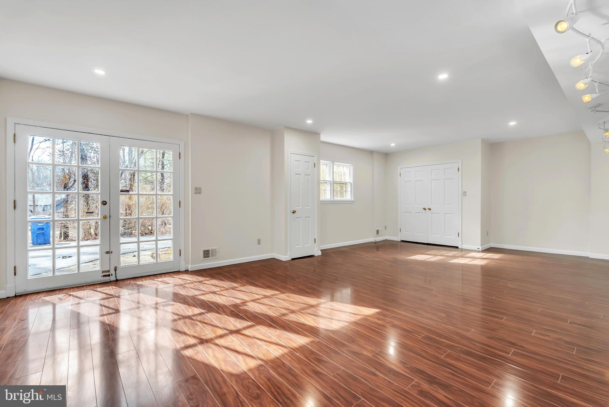 POTOMAC OUTSIDE - Residential Lease