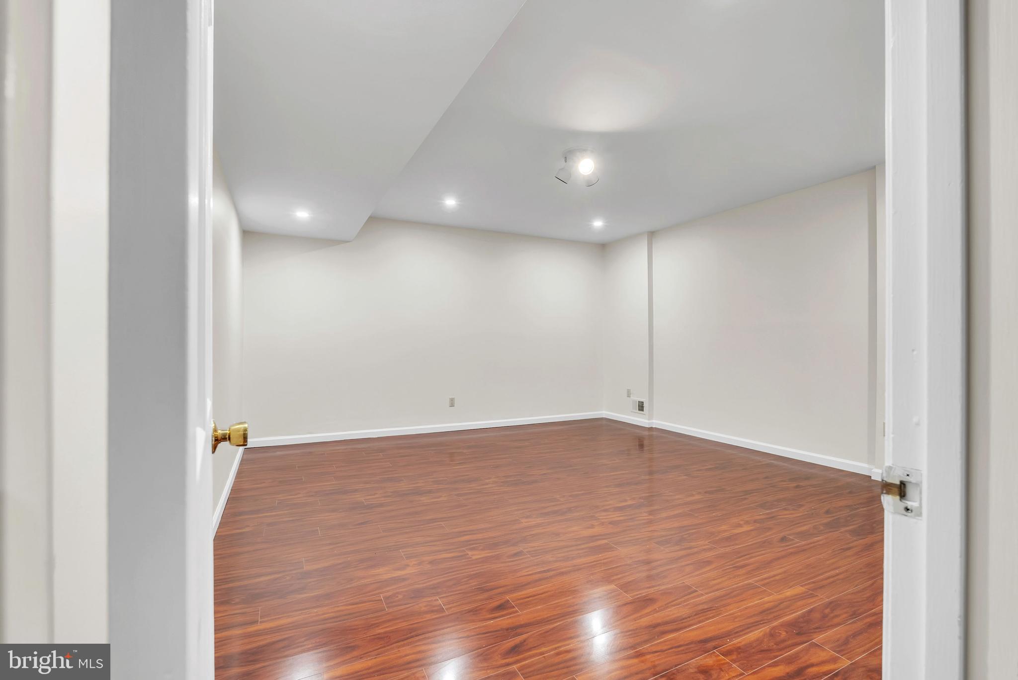 POTOMAC OUTSIDE - Residential Lease