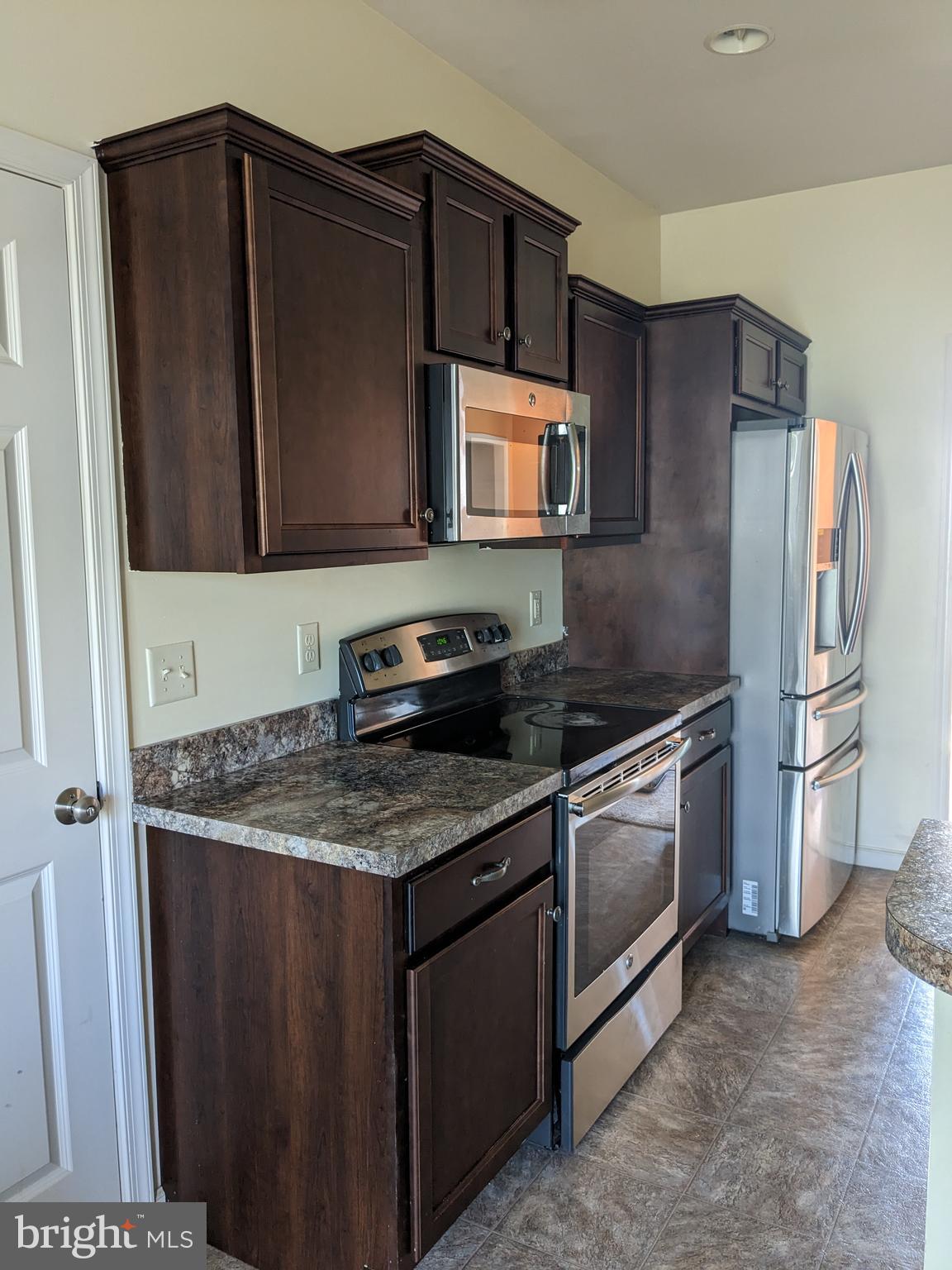 HAMLET SQUARE - Residential Lease