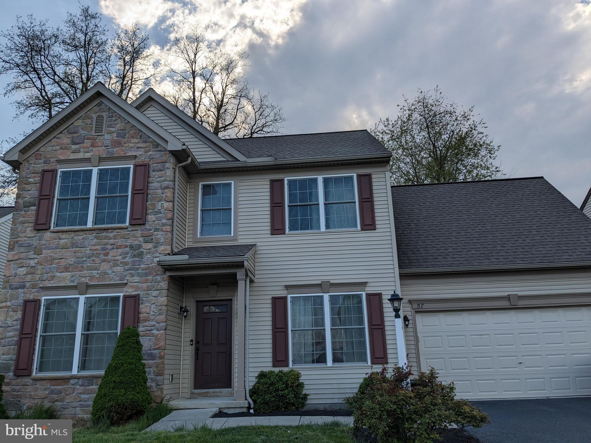 HAMLET SQUARE - Residential Lease