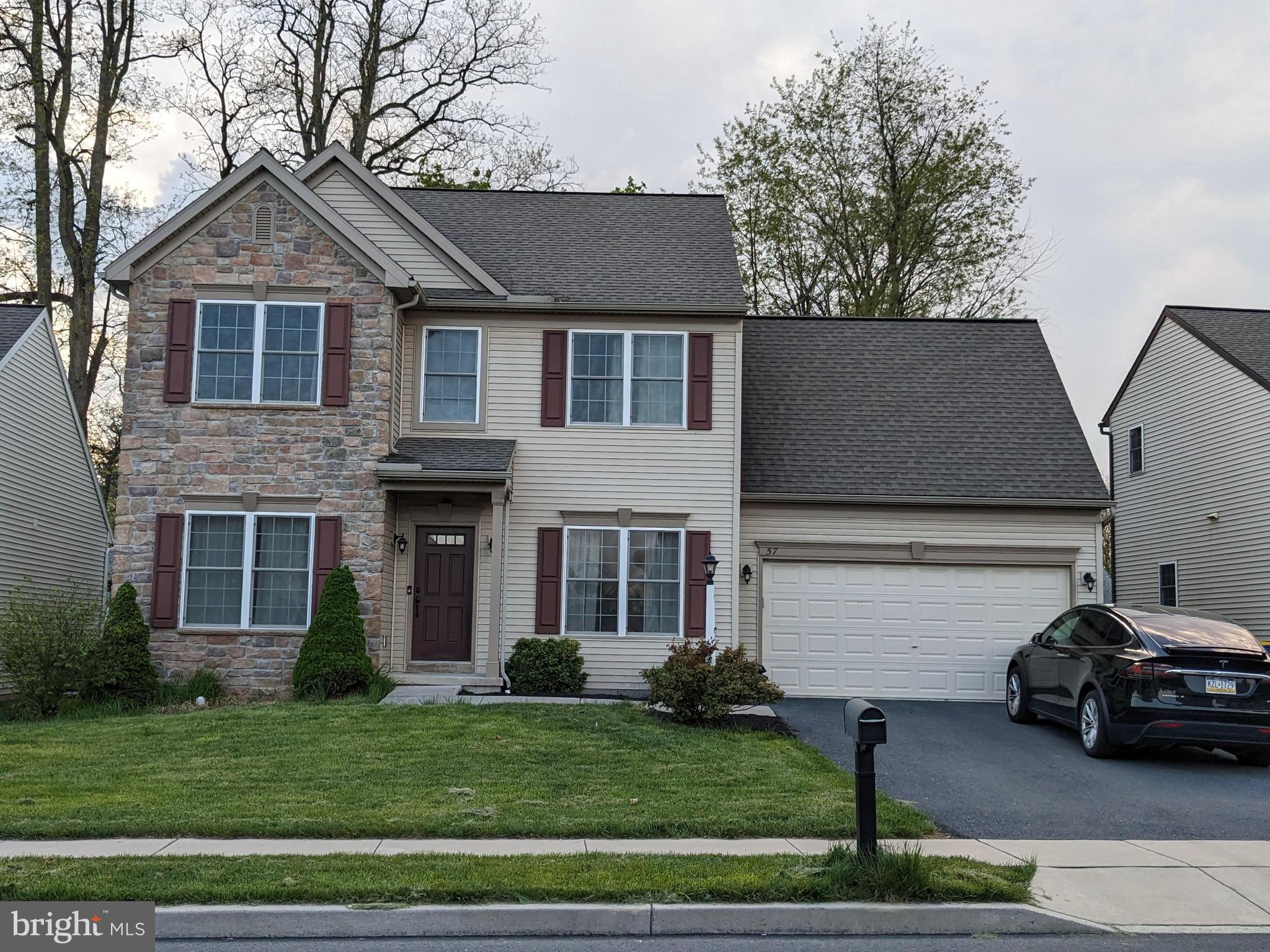 HAMLET SQUARE - Residential Lease